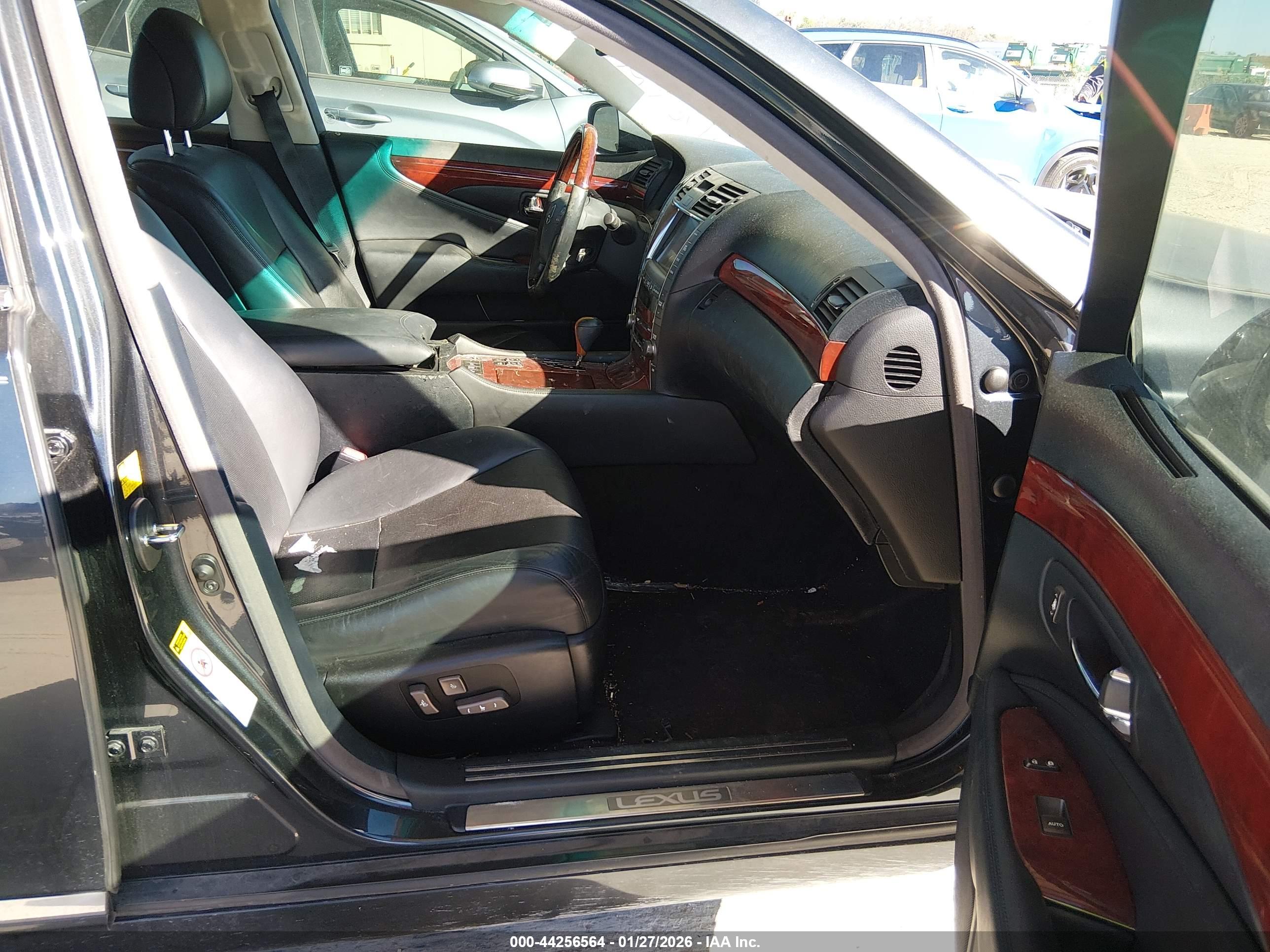 LEXUS LS image 5
