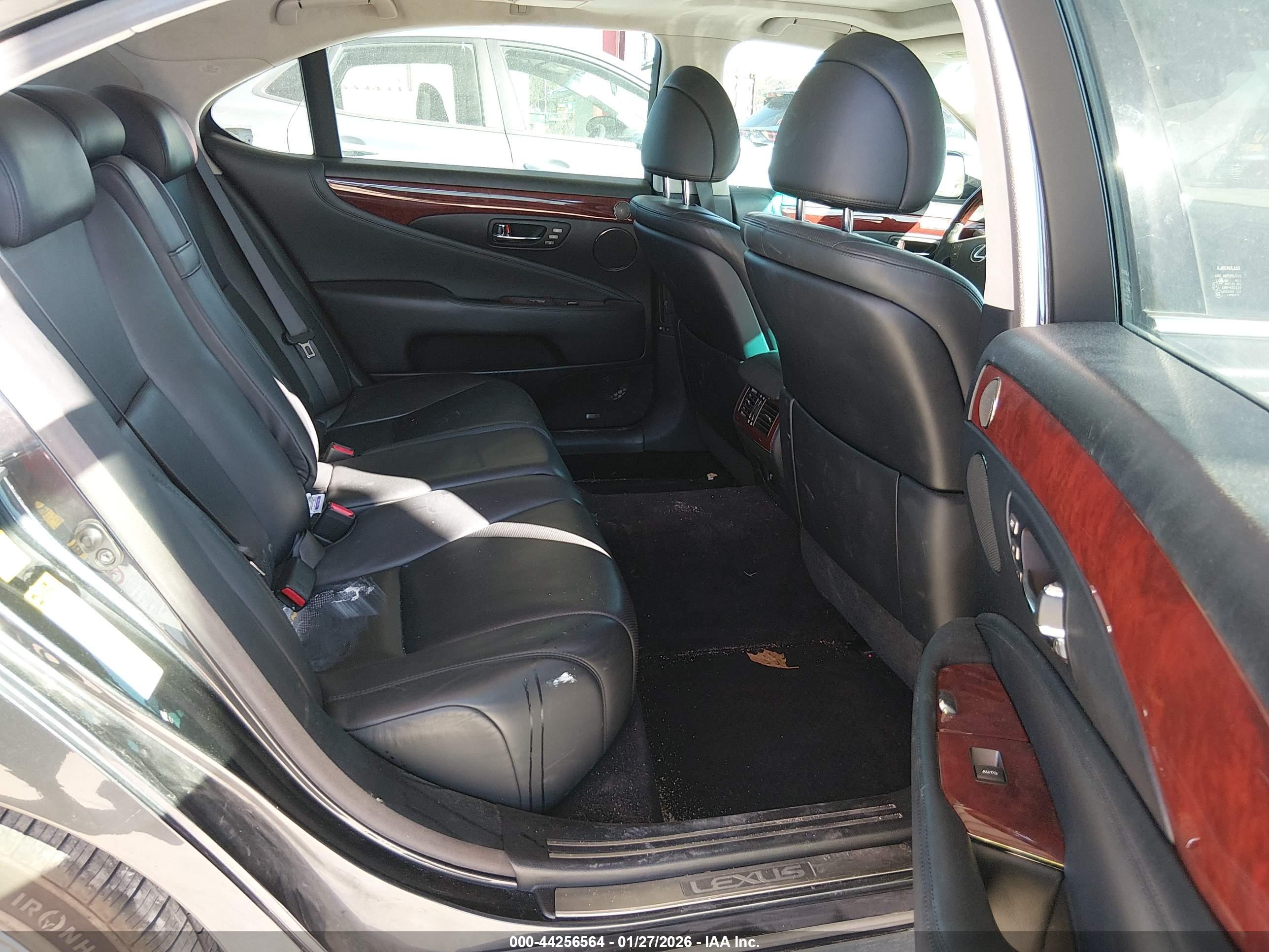 LEXUS LS image 8