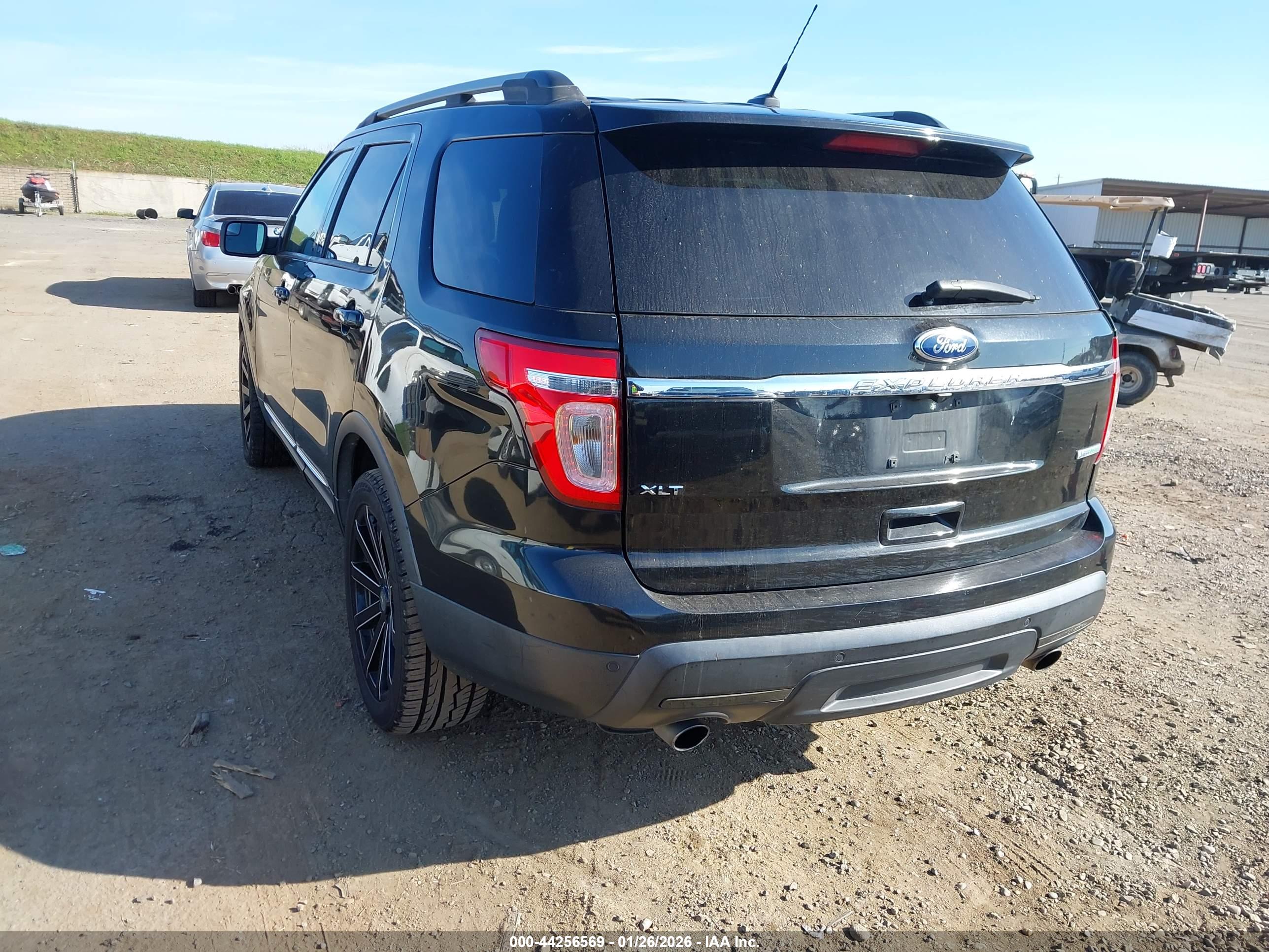 FORD EXPLORER image 3