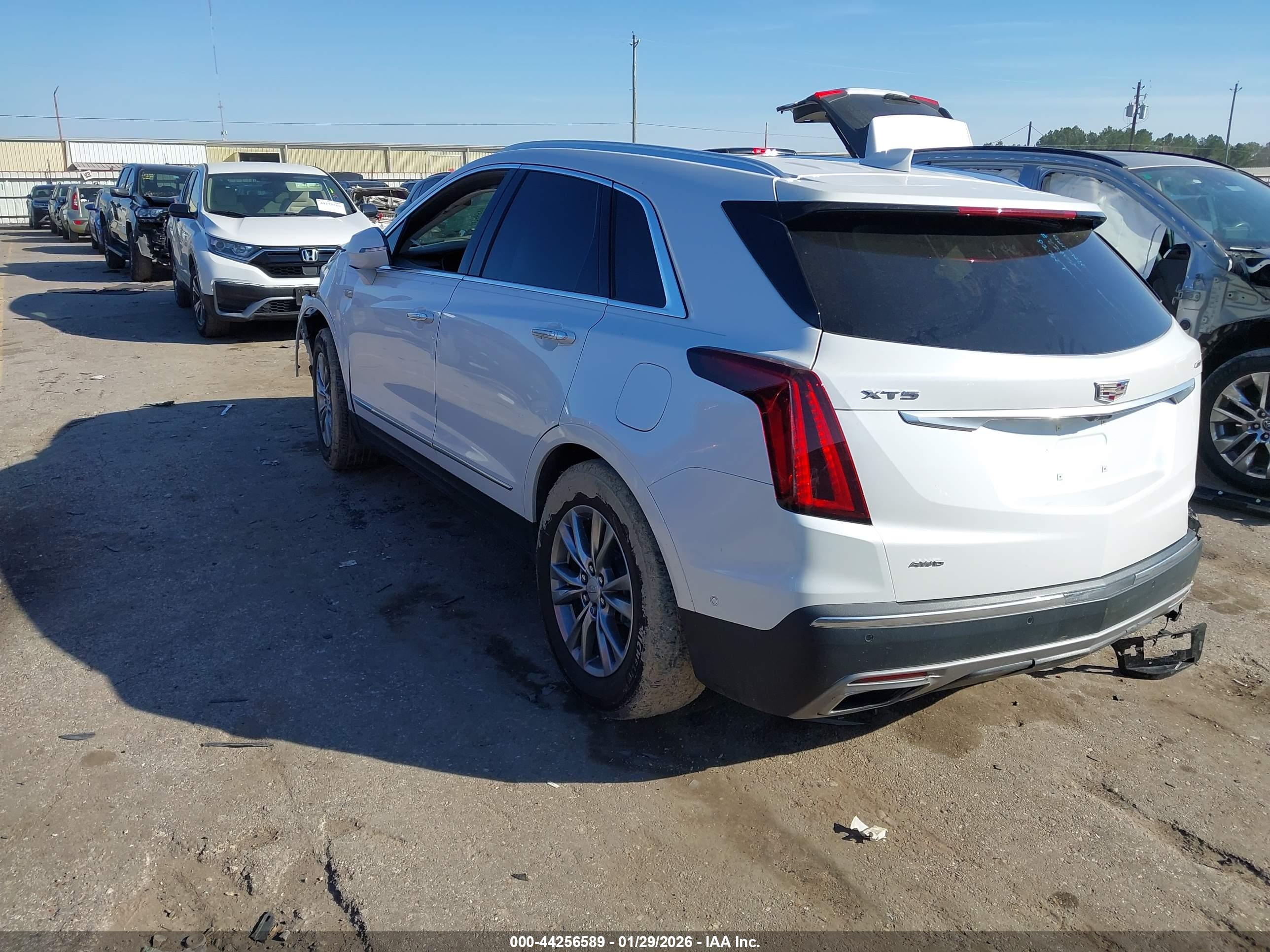 CADILLAC XT5 image 3