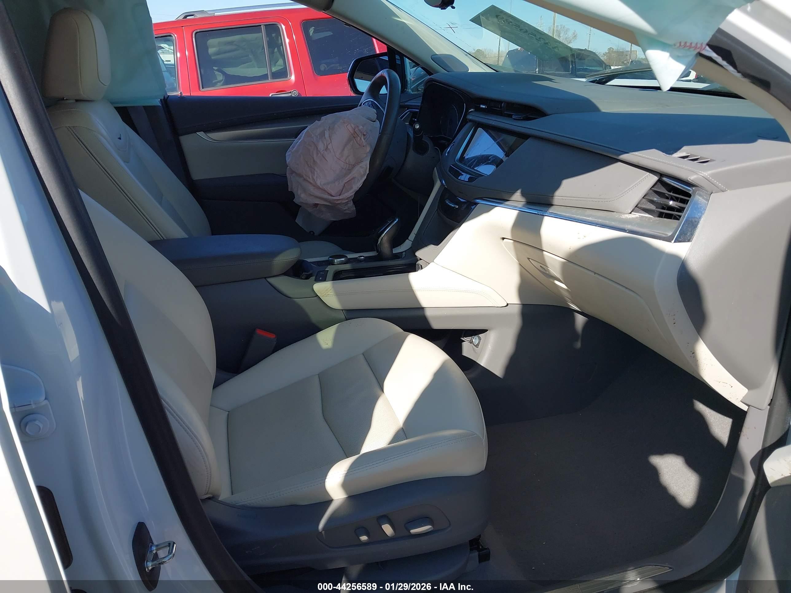 CADILLAC XT5 image 5