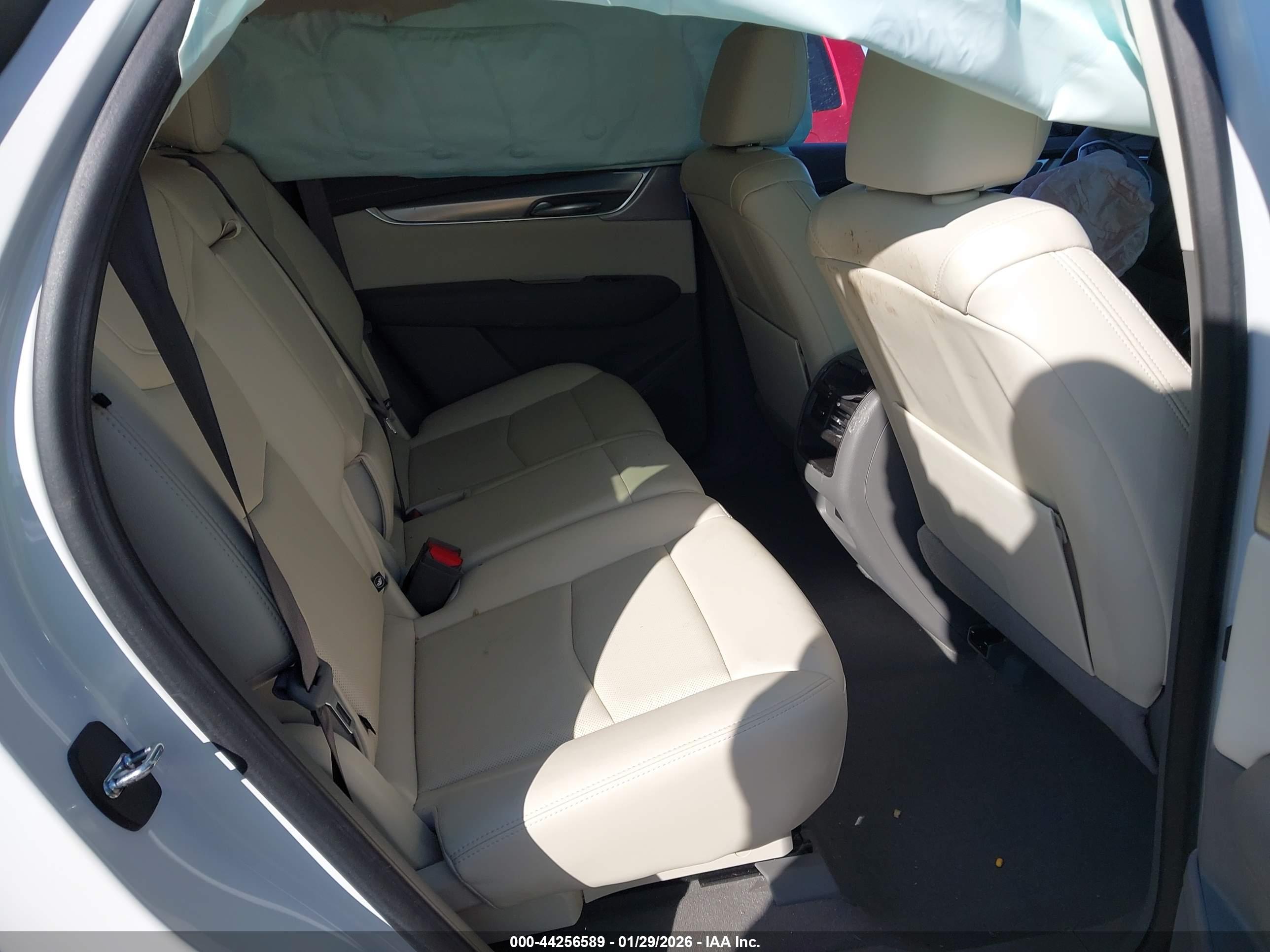 CADILLAC XT5 image 8