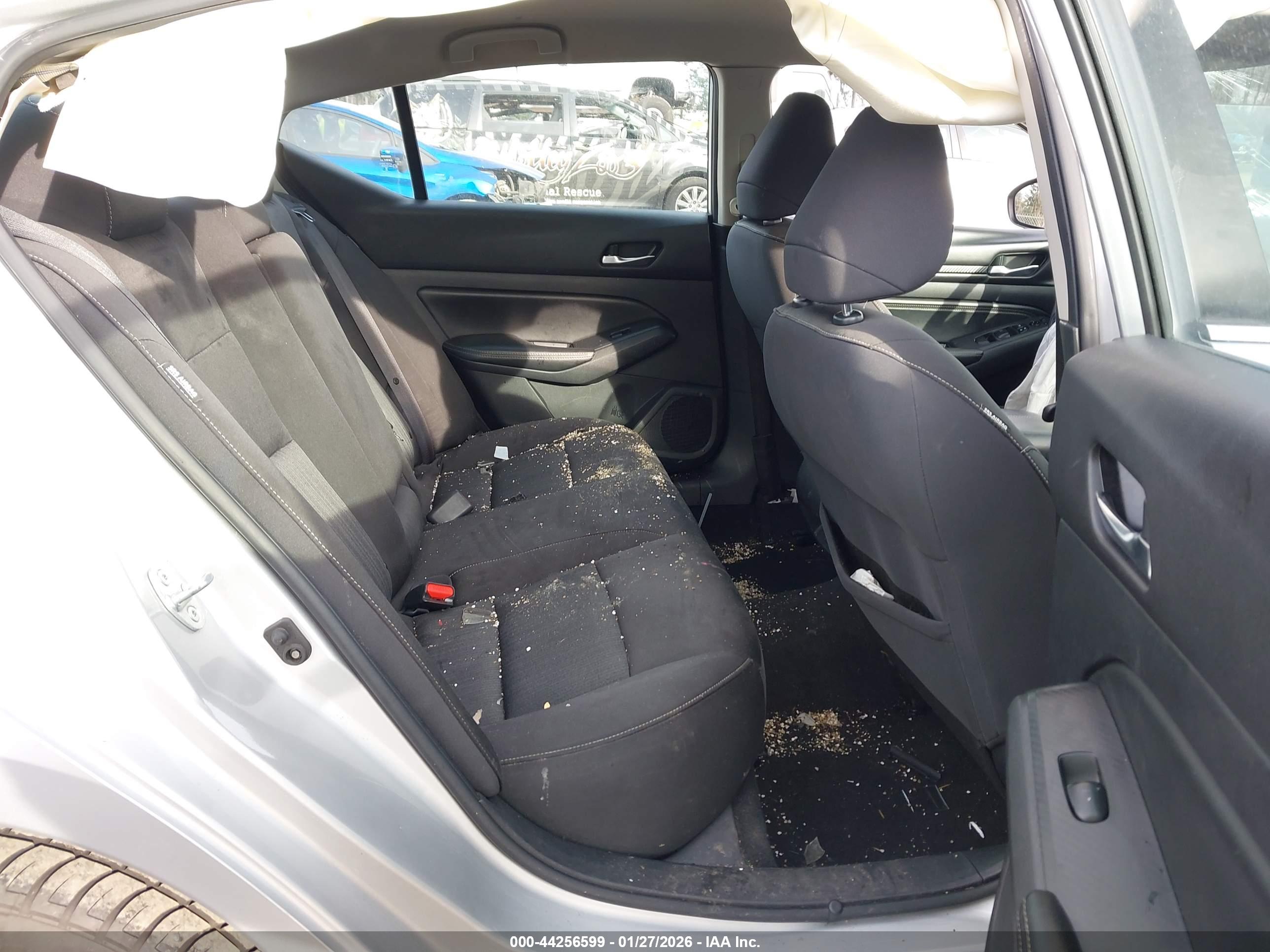 NISSAN ALTIMA image 8