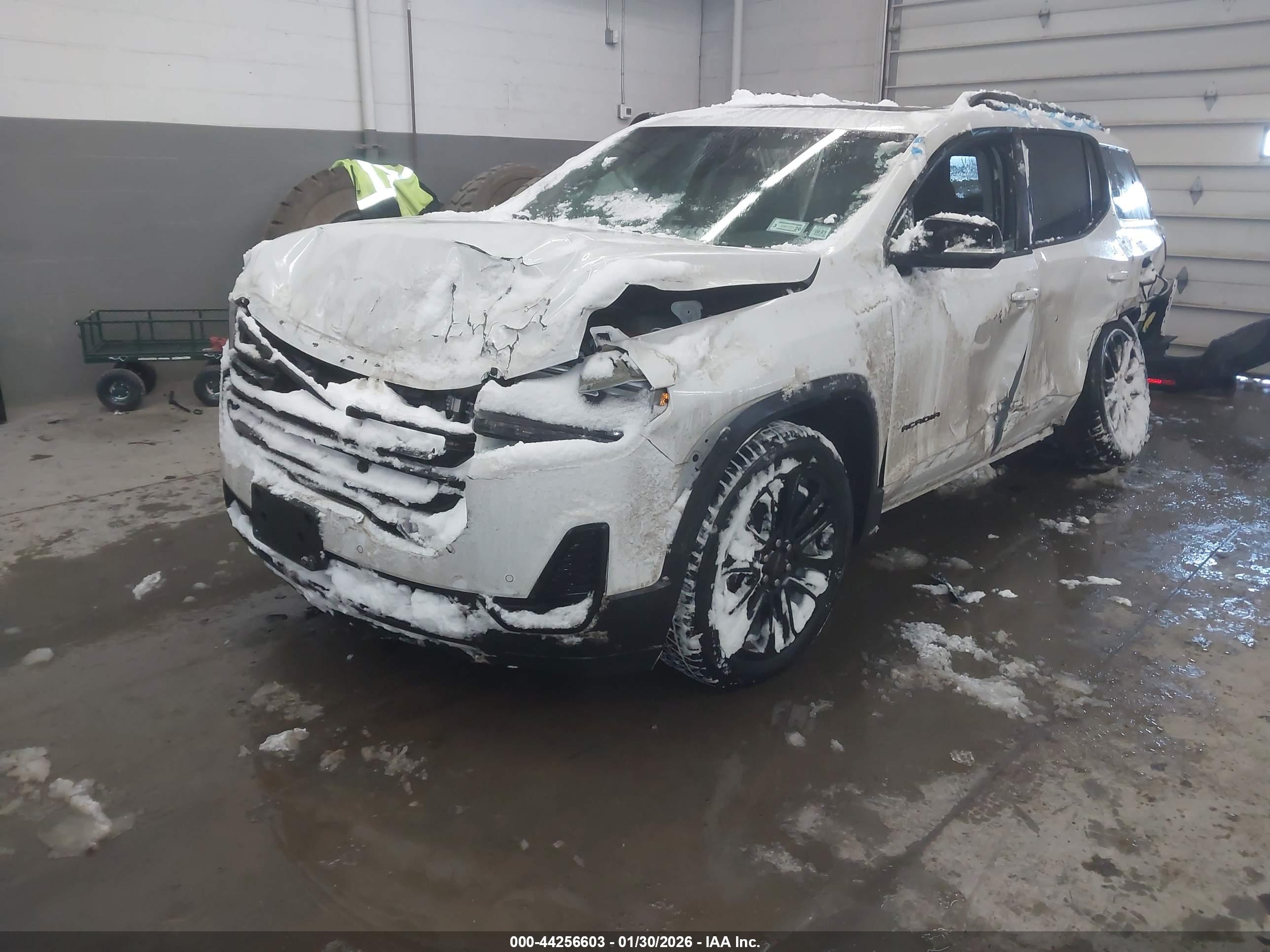 GMC ACADIA image 2