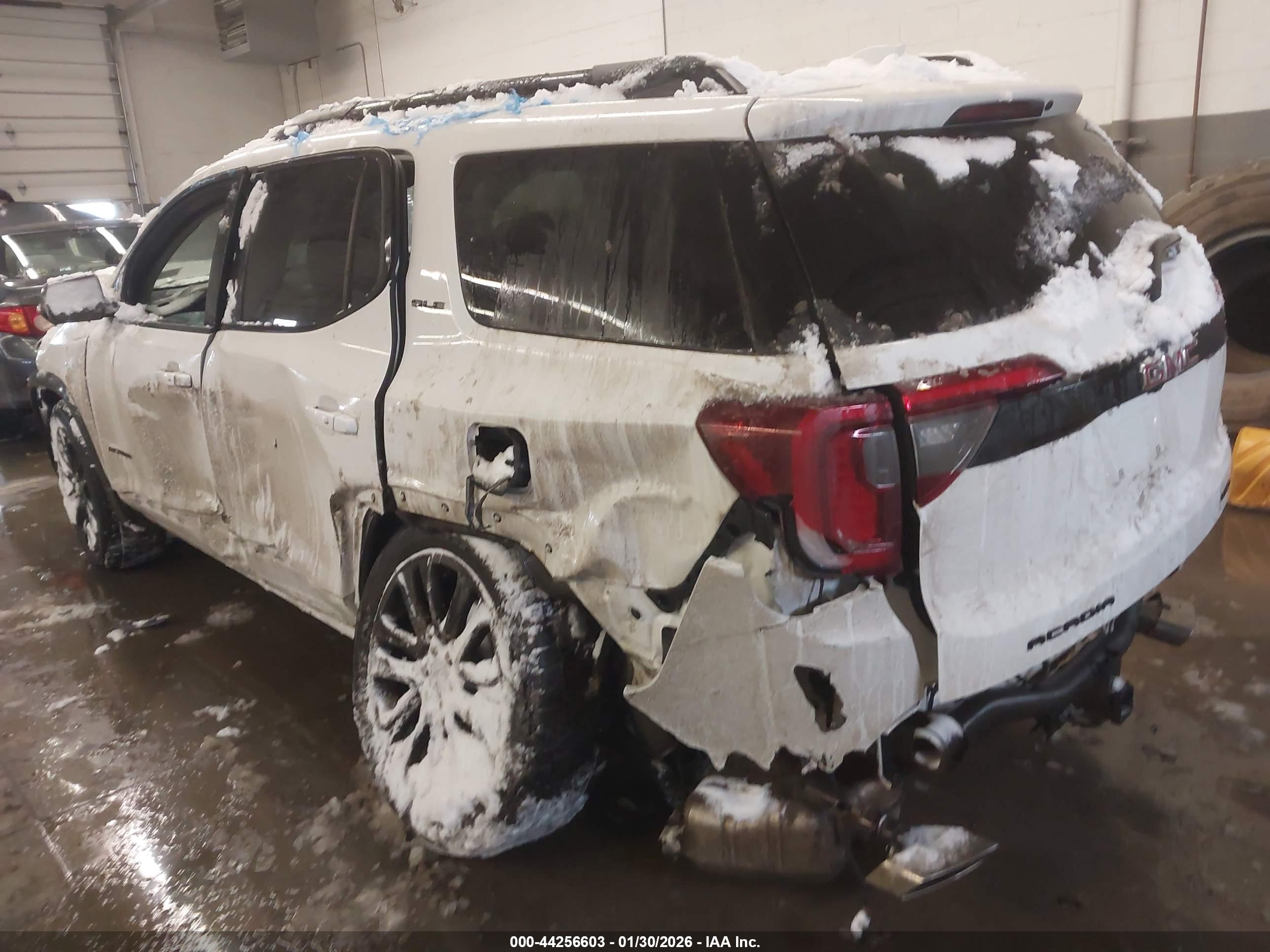GMC ACADIA image 3
