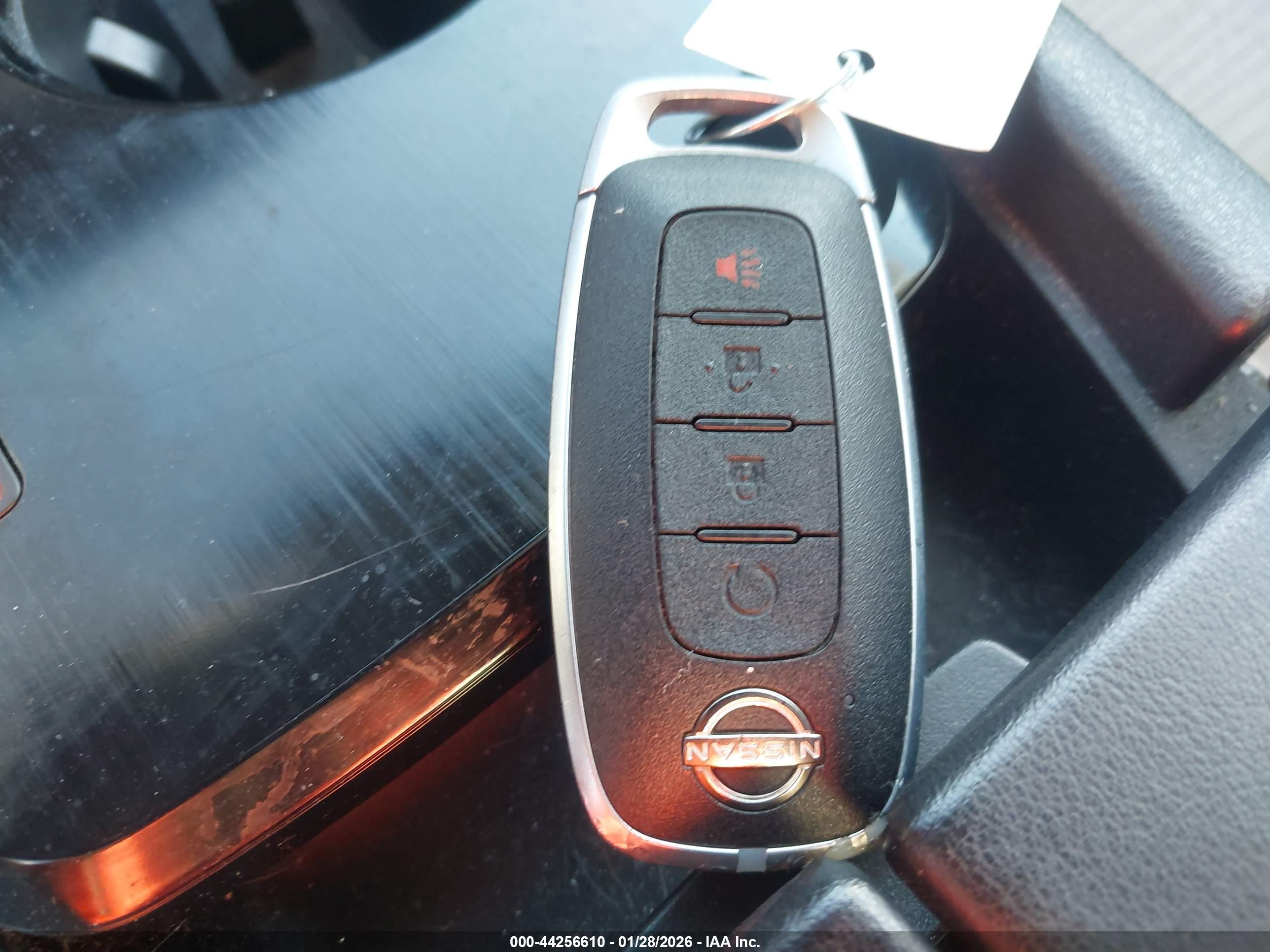 NISSAN ROGUE image 11