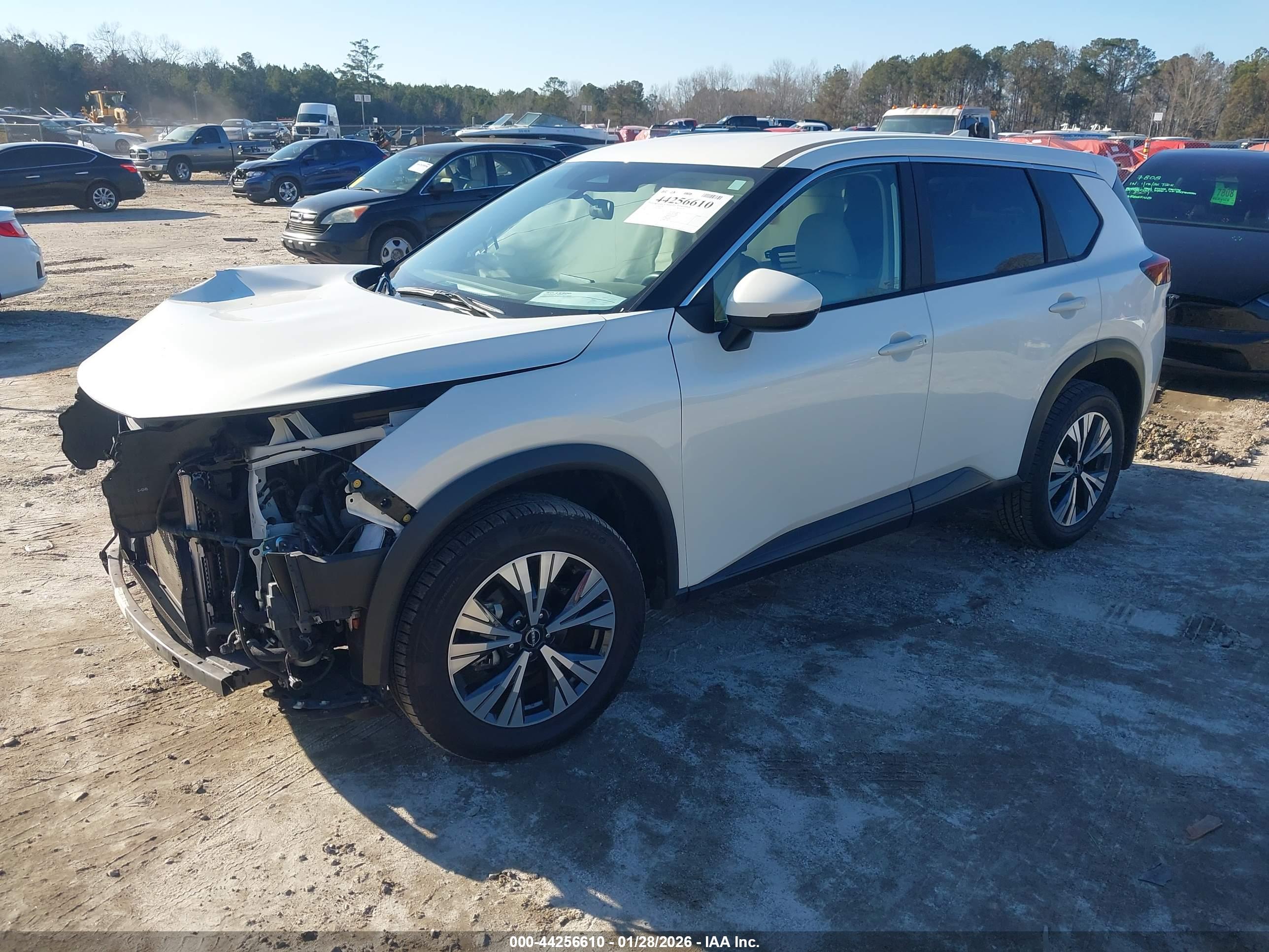 NISSAN ROGUE image 2