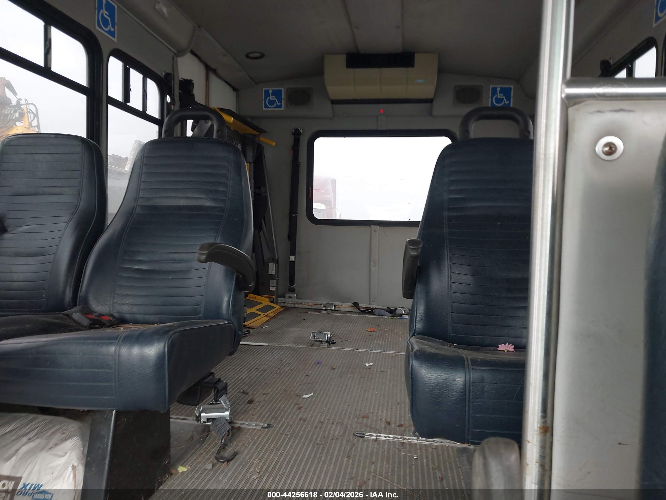 FORD E-350 image 7
