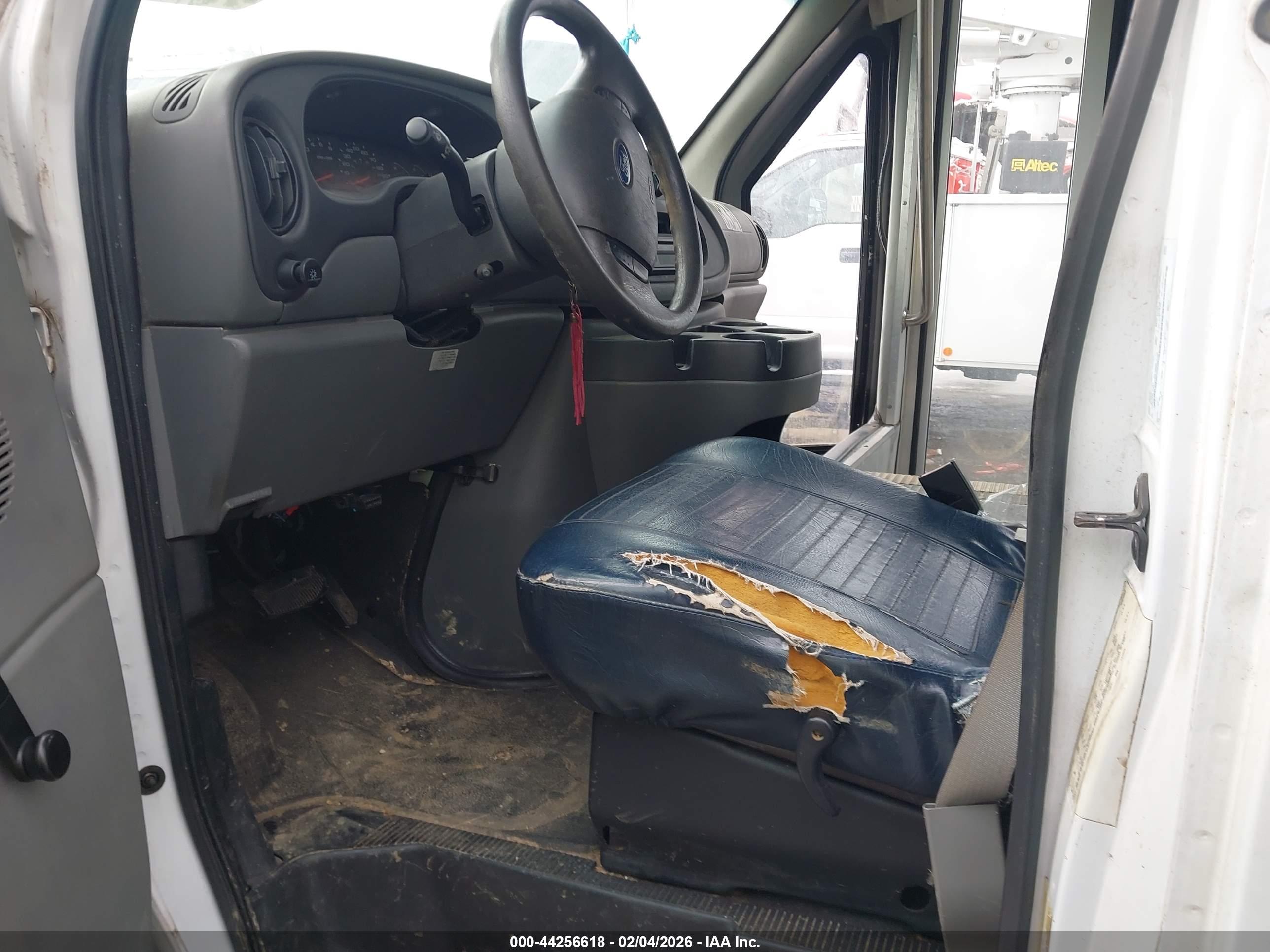 FORD E-350 image 8