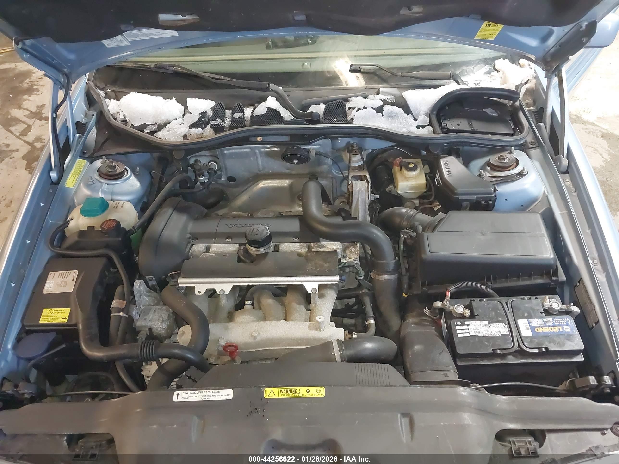 VOLVO C70 image 10