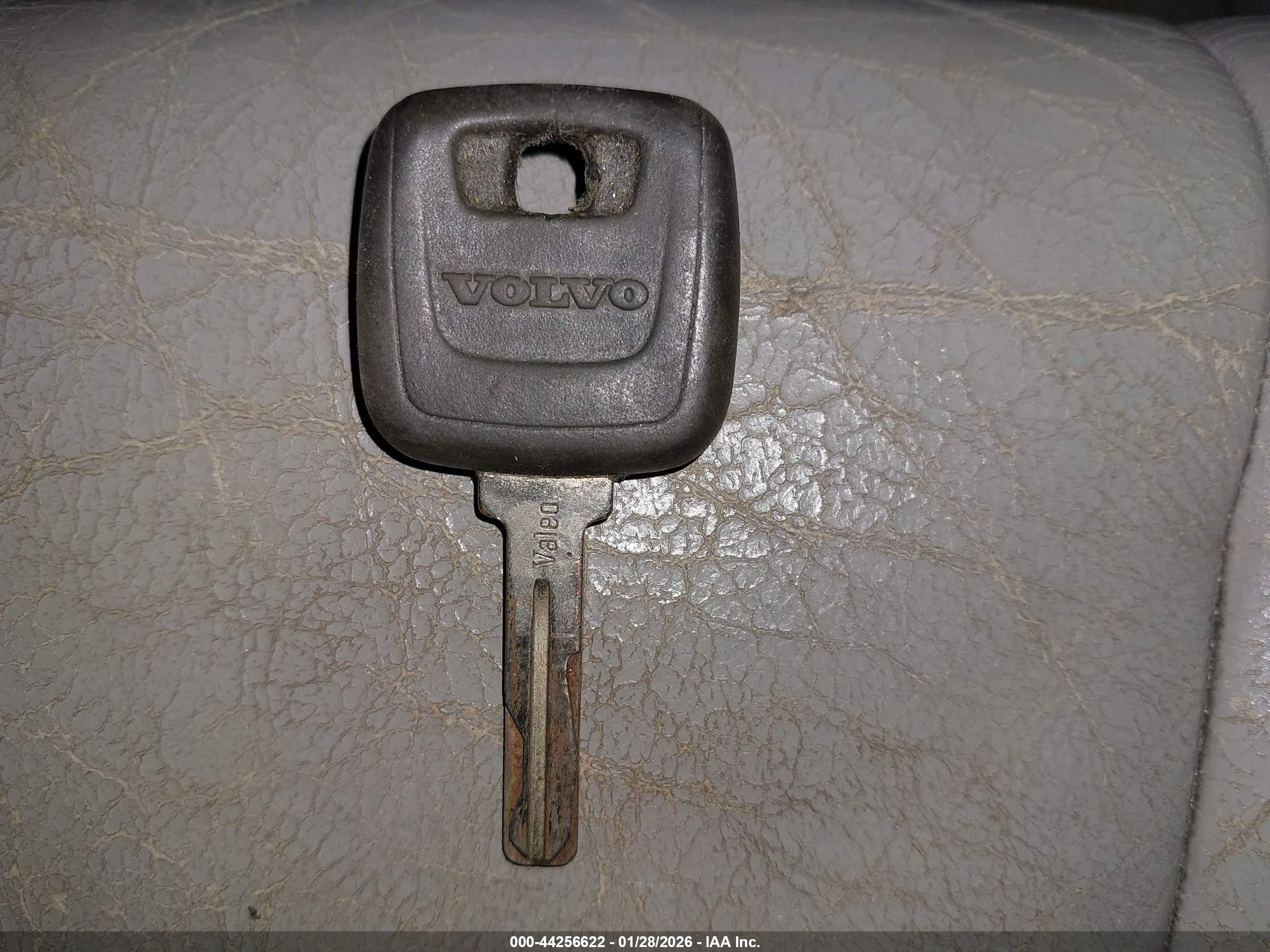 VOLVO C70 image 11