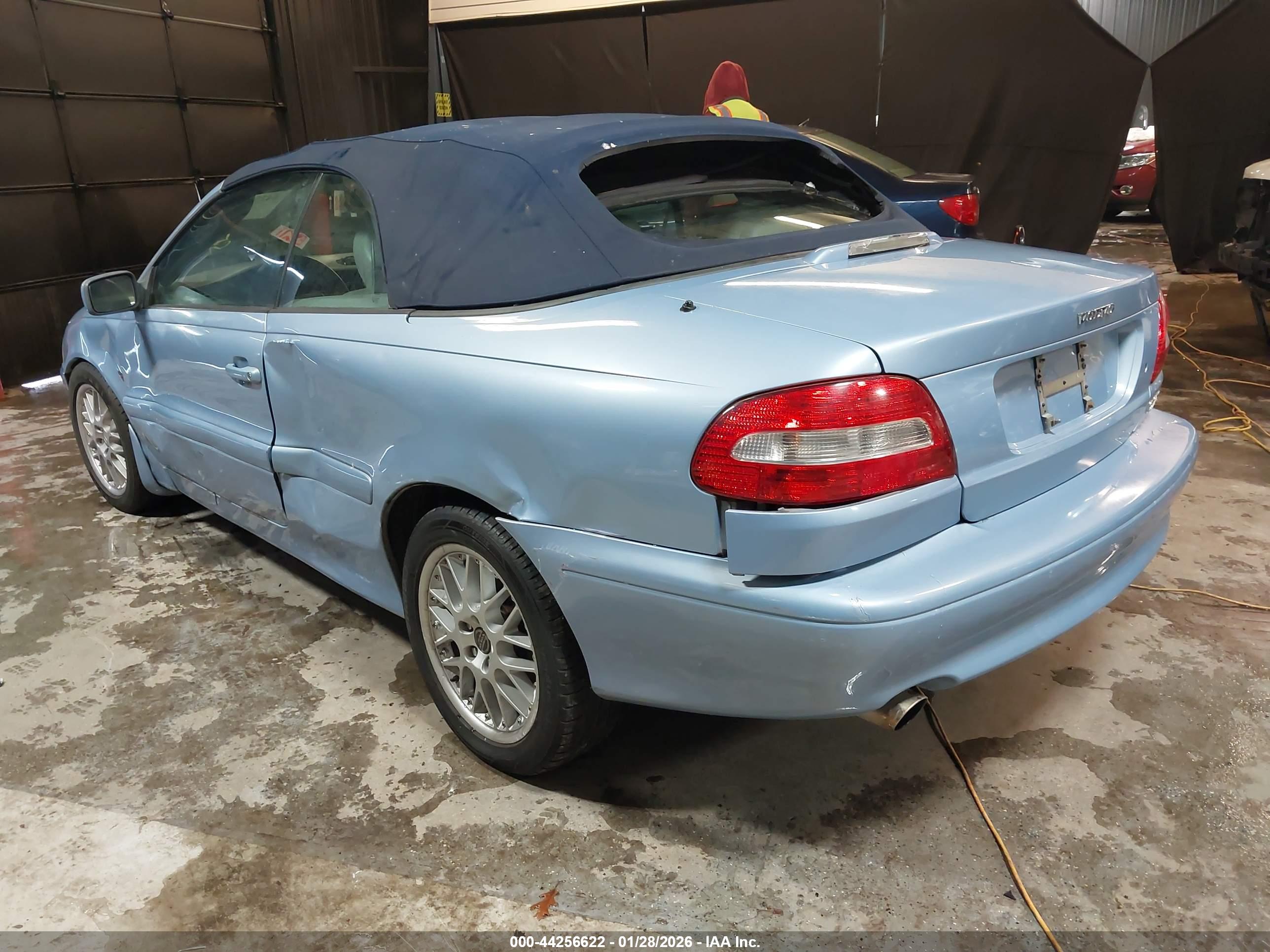 VOLVO C70 image 3