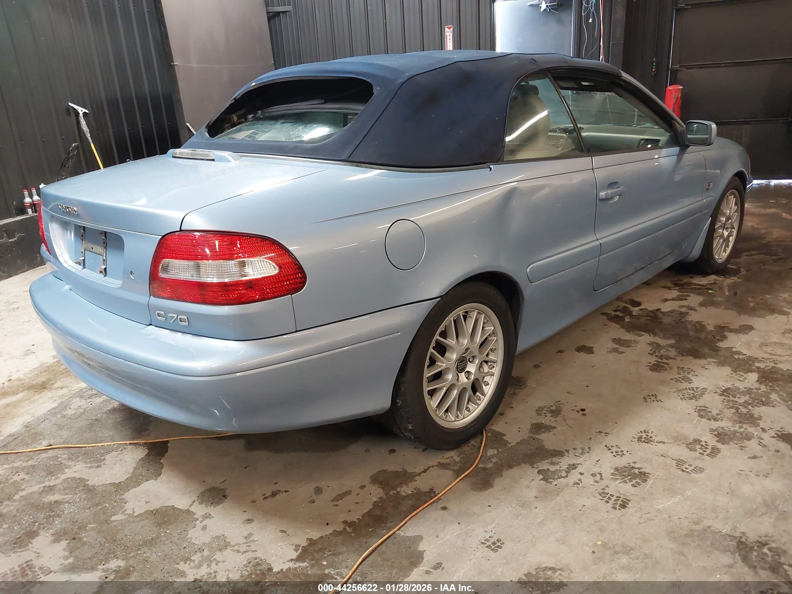 VOLVO C70 image 4