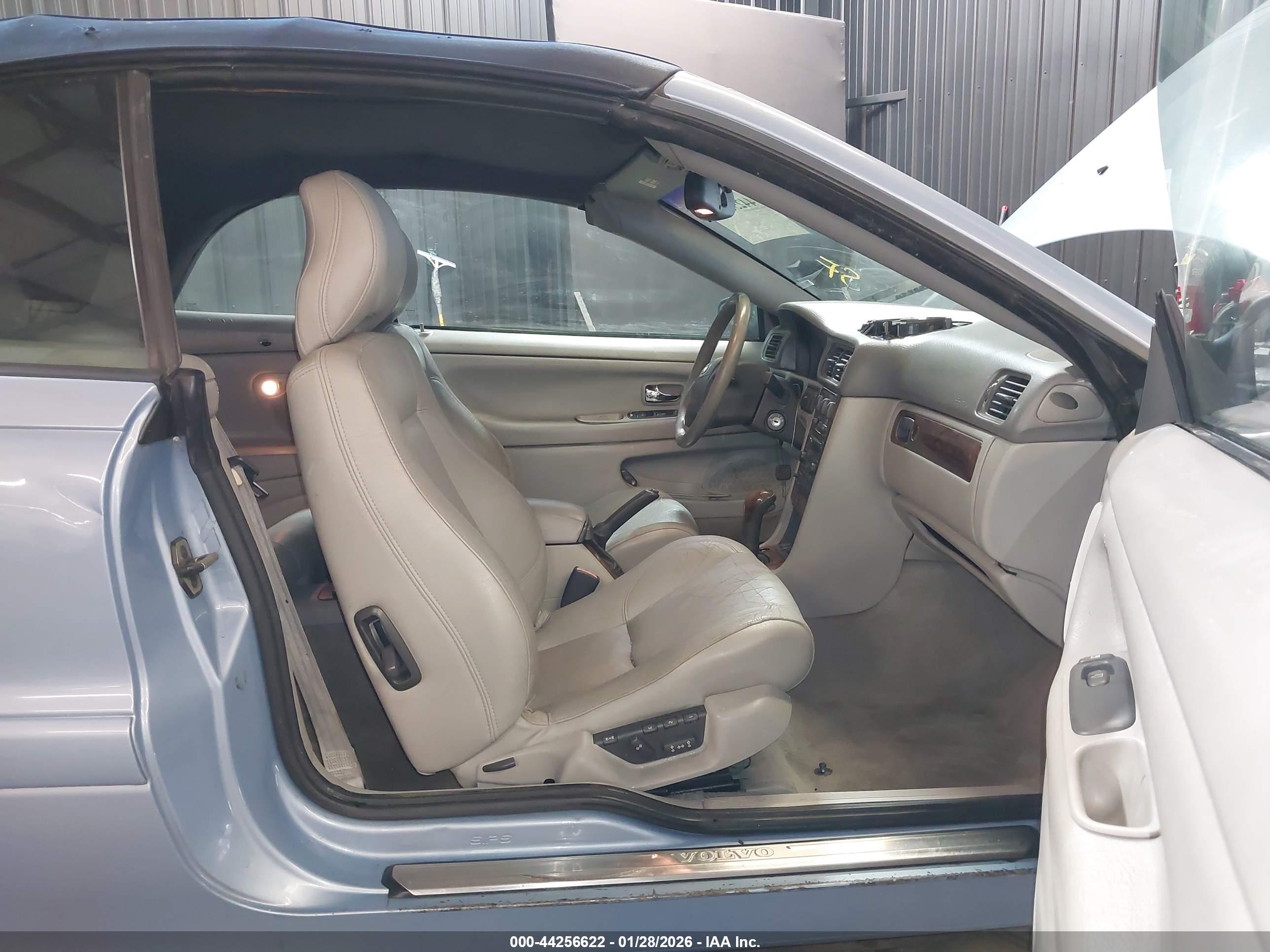 VOLVO C70 image 5