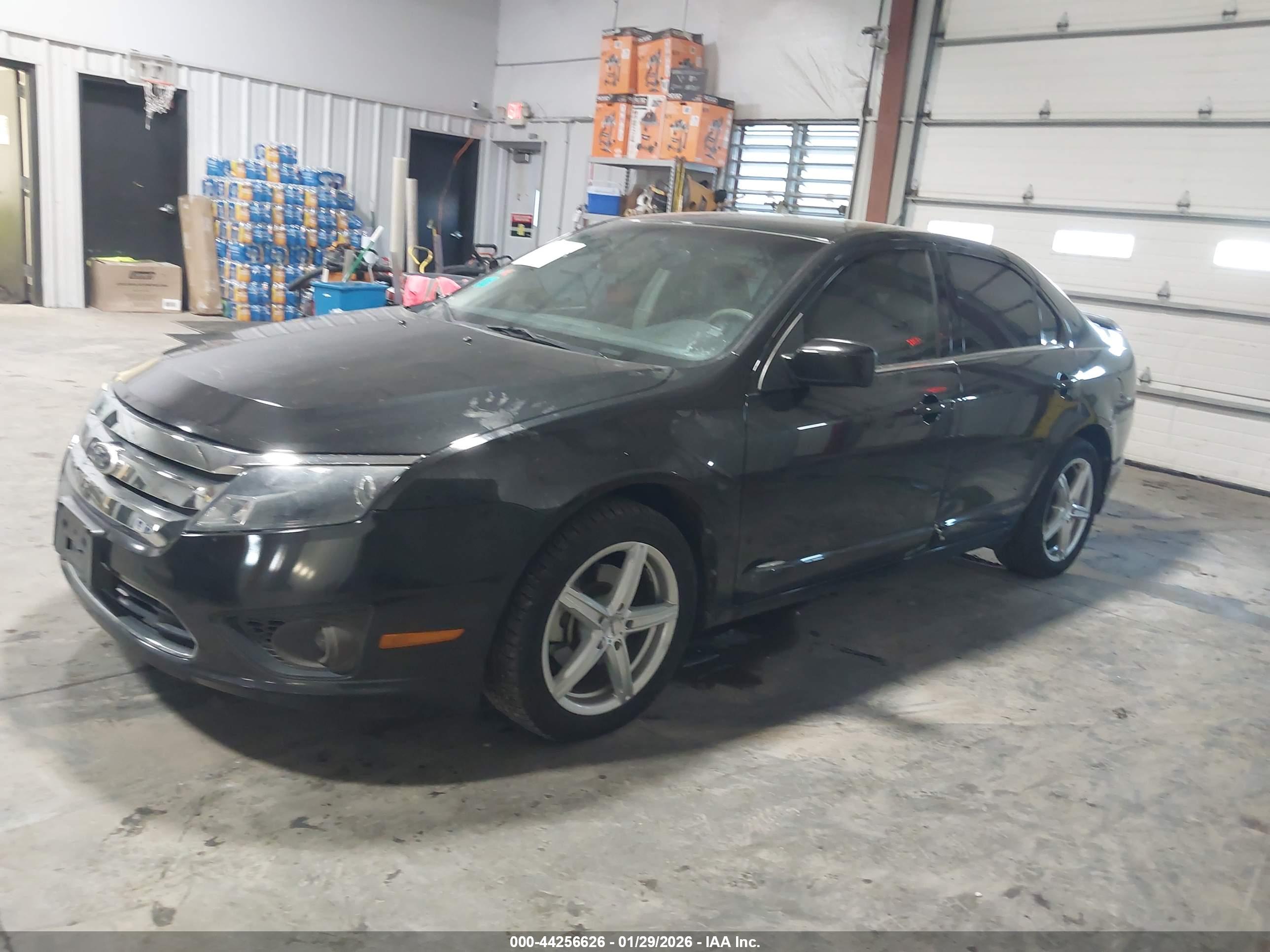 FORD FUSION image 2