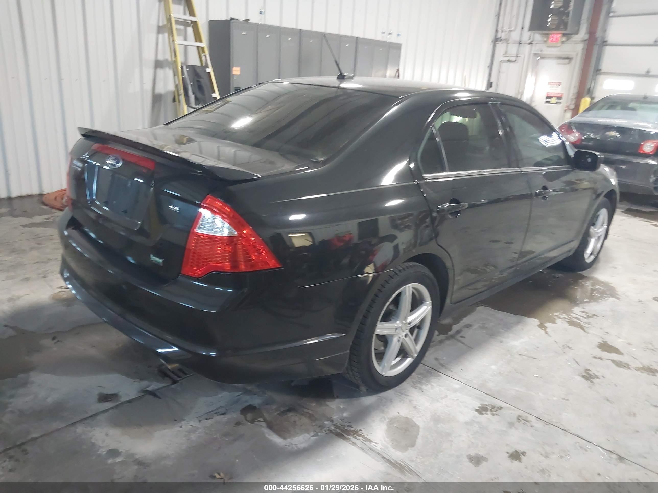 FORD FUSION image 4