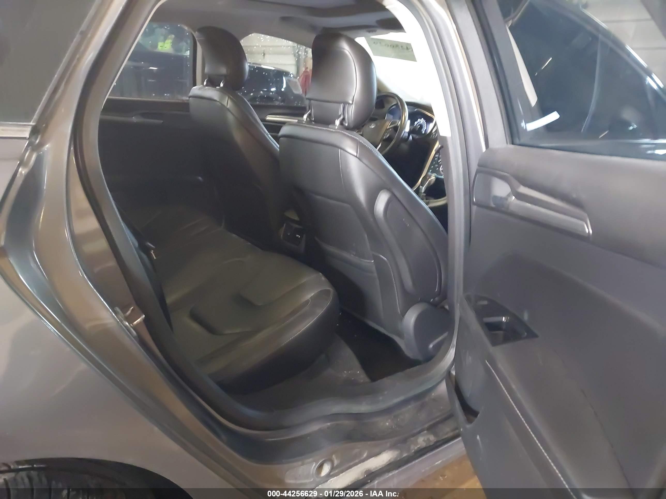 FORD FUSION image 8
