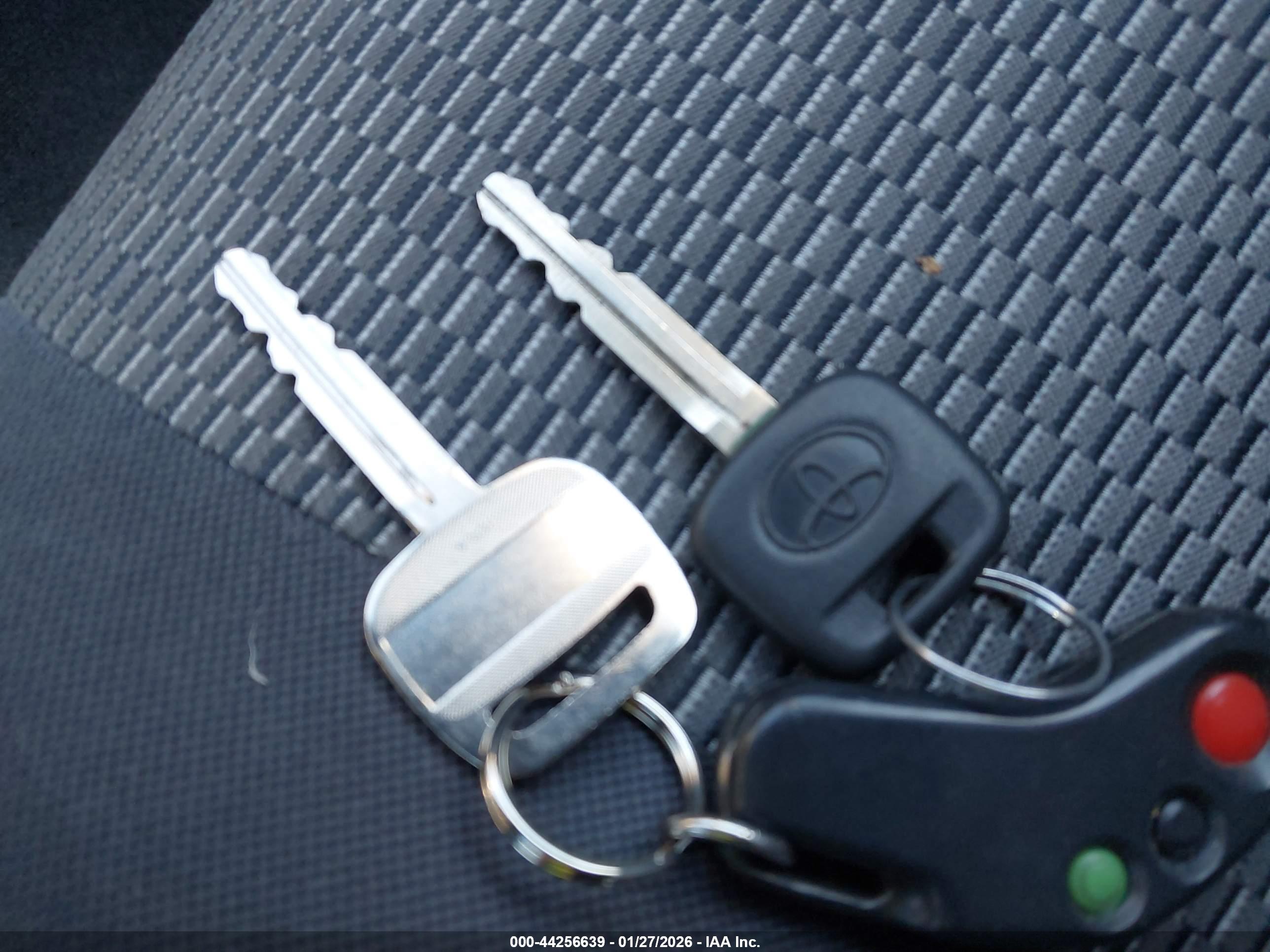 TOYOTA RAV4 image 11