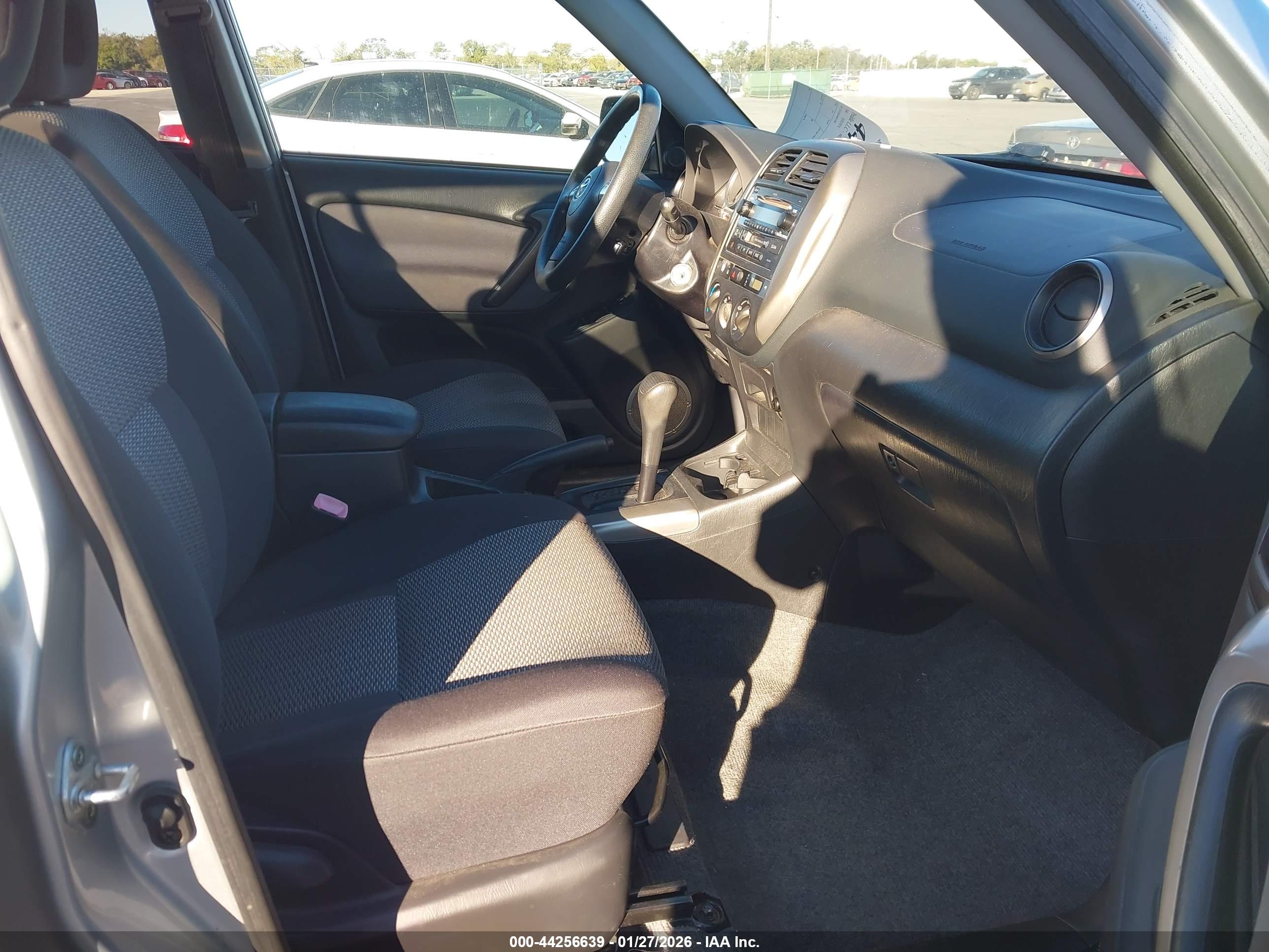 TOYOTA RAV4 image 5