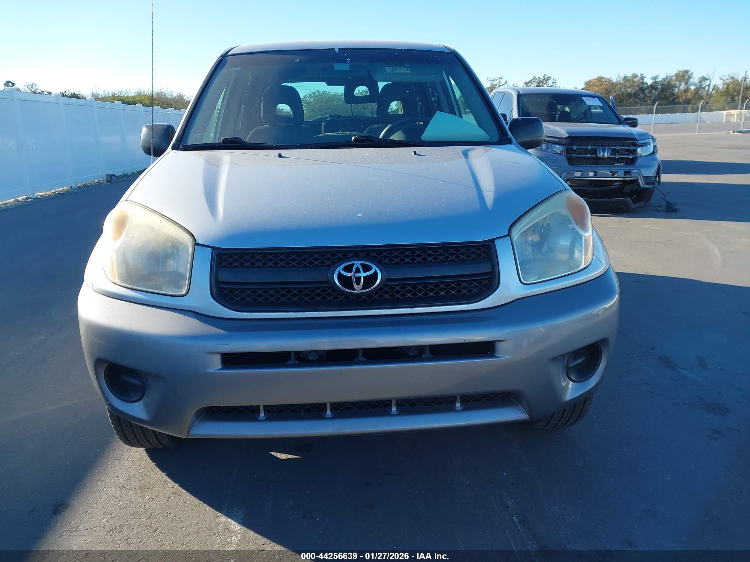 TOYOTA RAV4 image 6