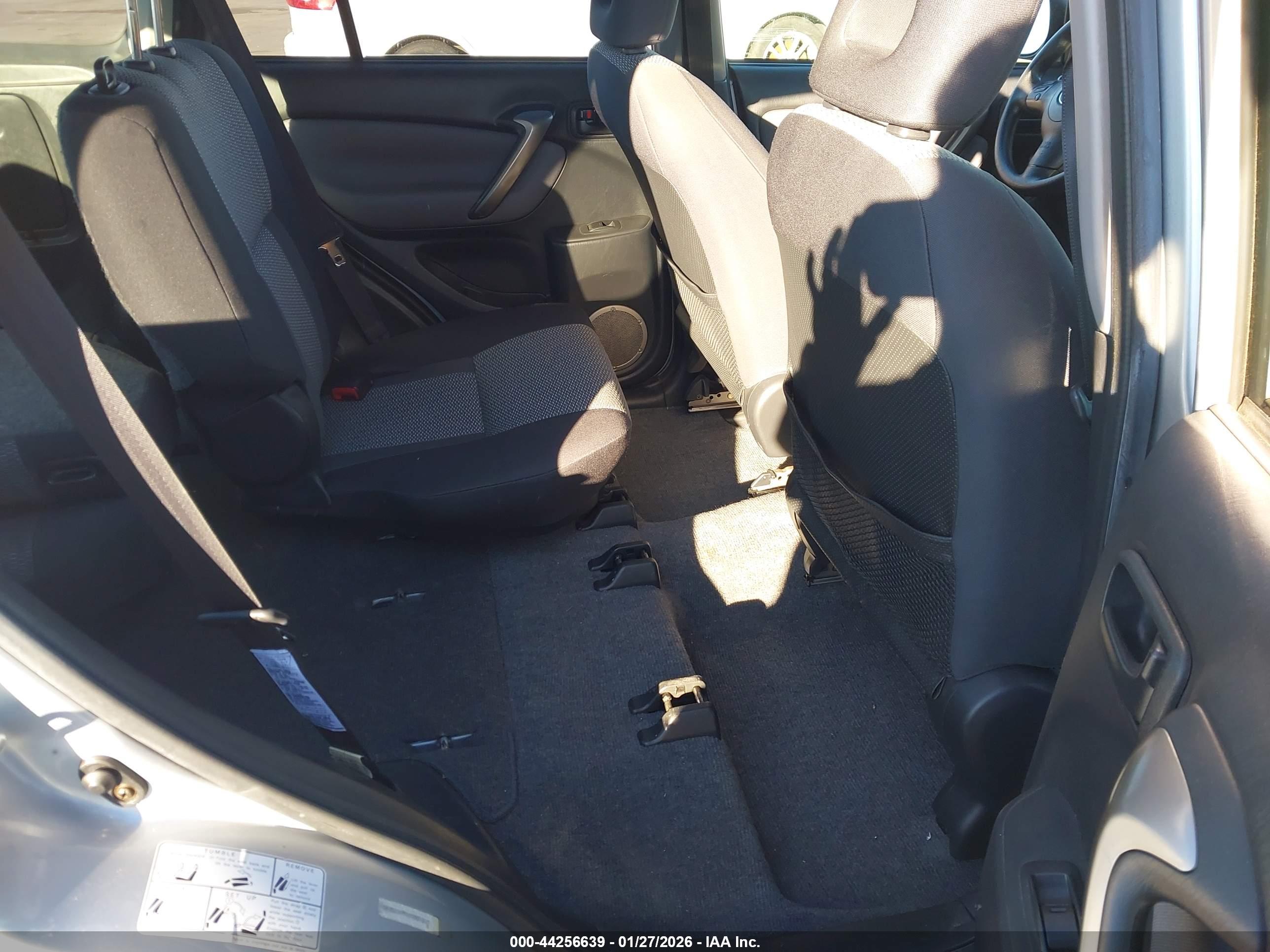 TOYOTA RAV4 image 8