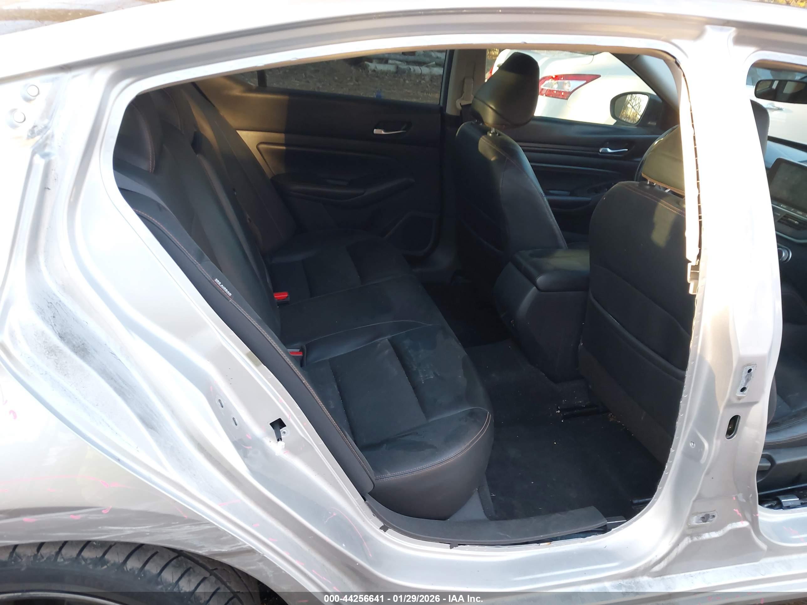 NISSAN ALTIMA image 8