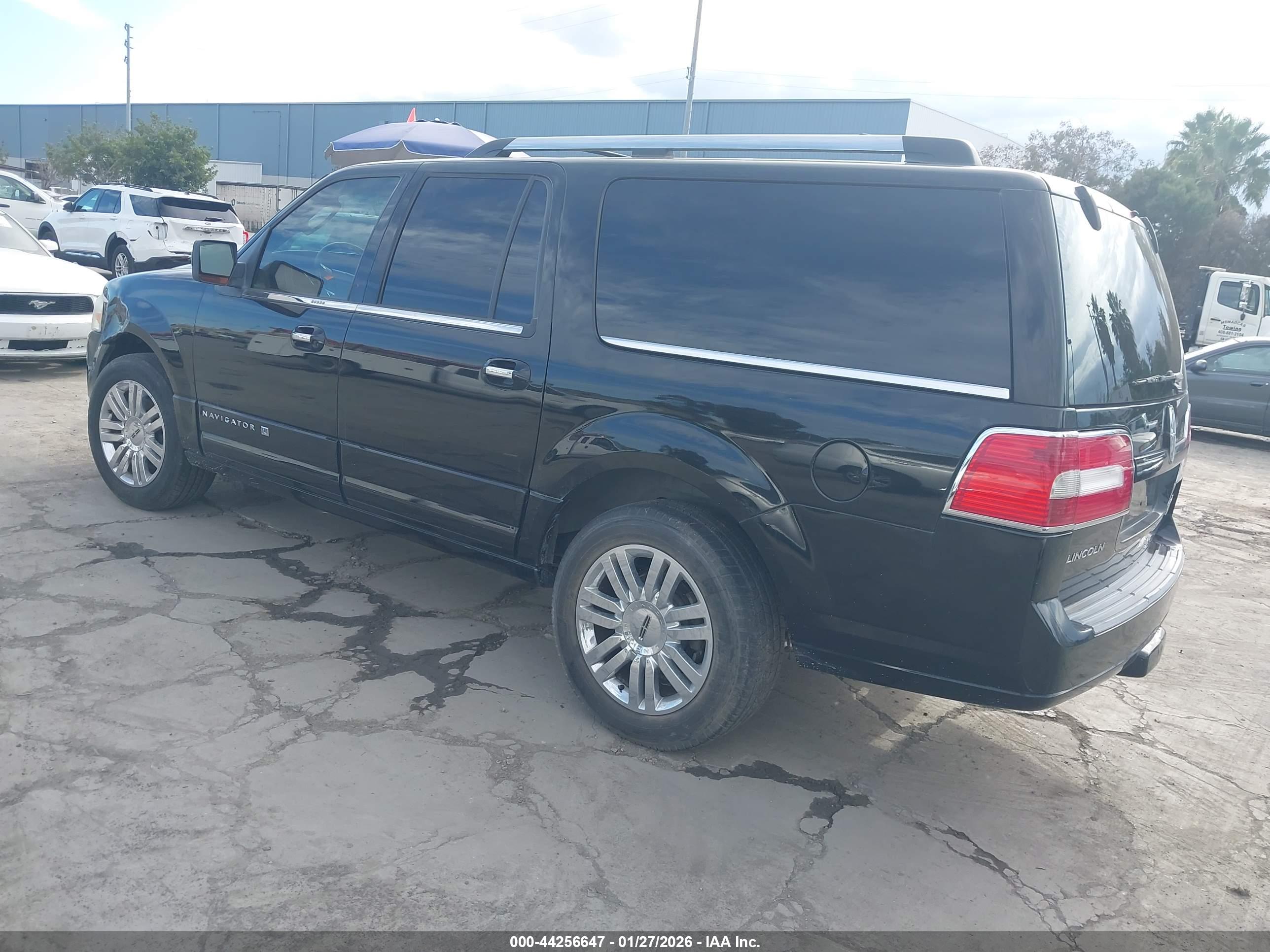LINCOLN NAVIGATOR image 3