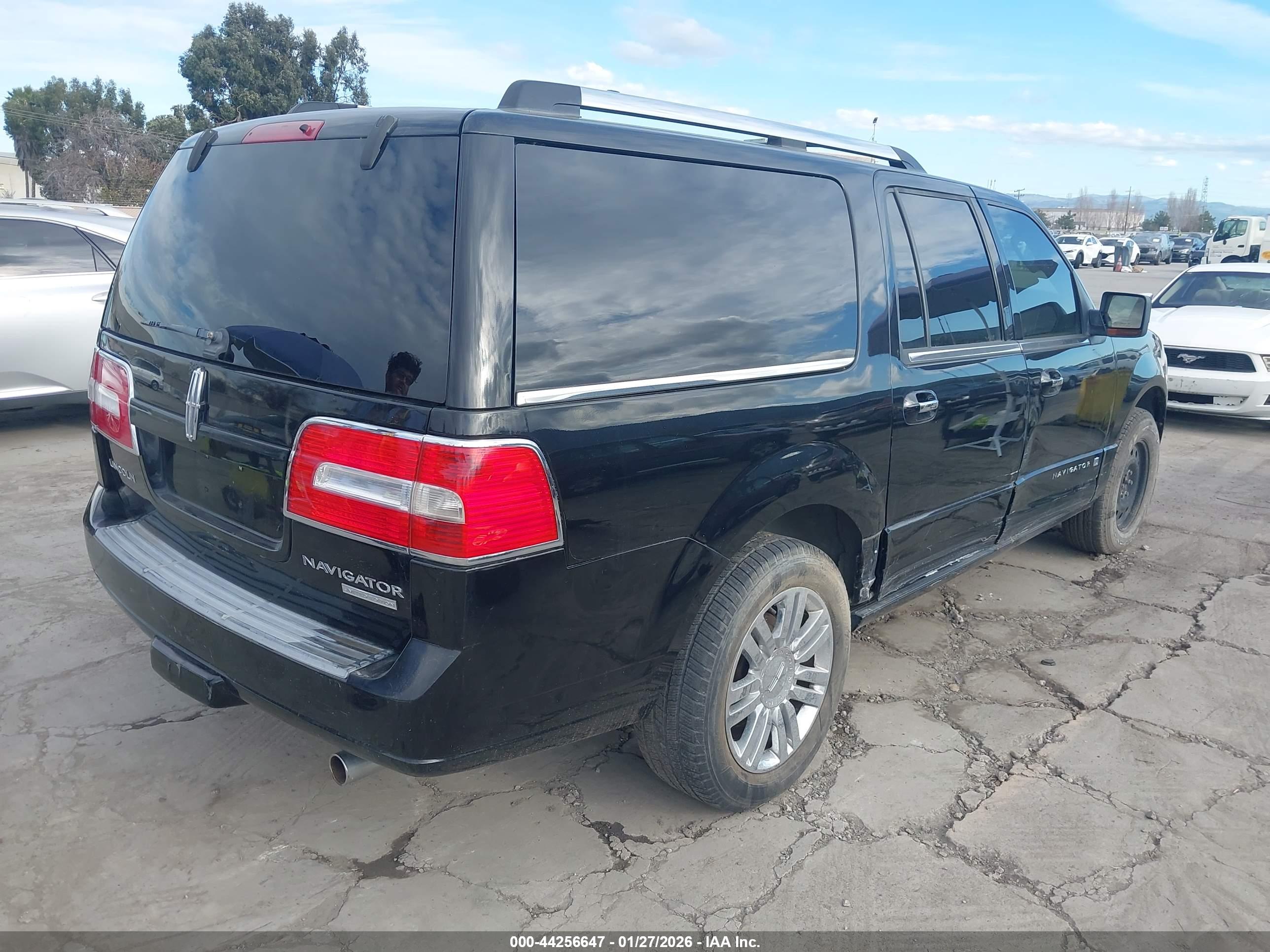 LINCOLN NAVIGATOR image 4