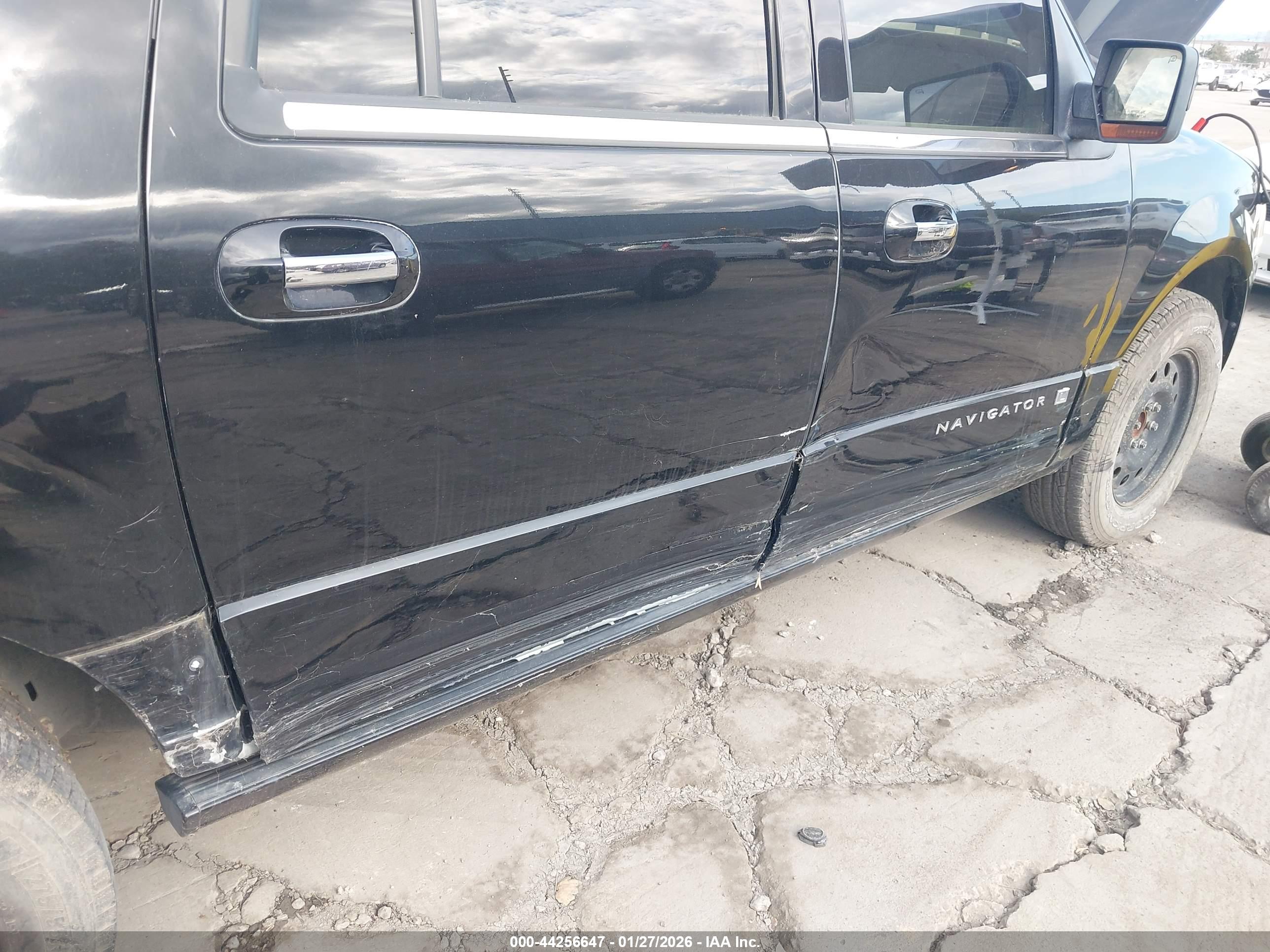 LINCOLN NAVIGATOR image 6