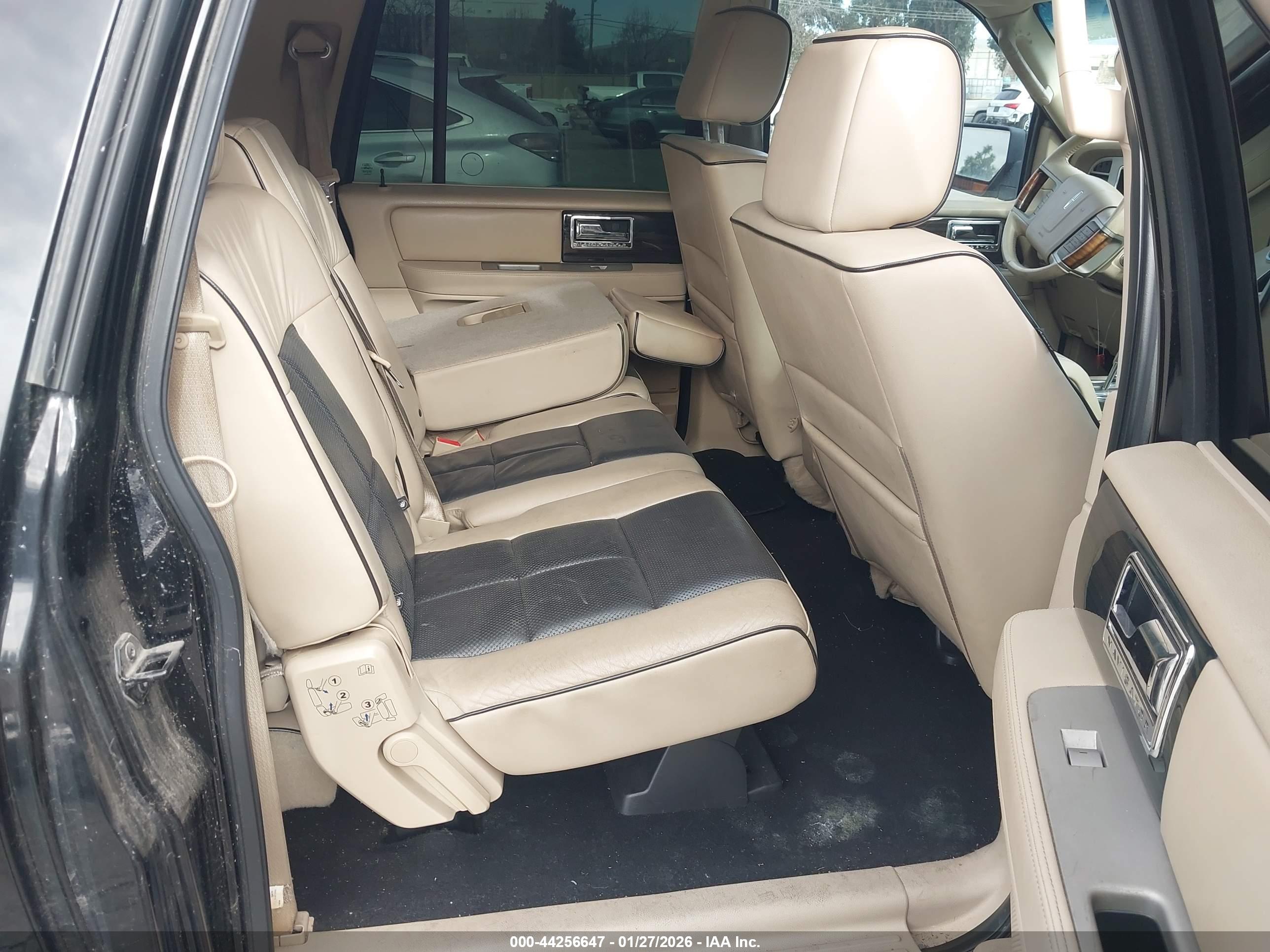 LINCOLN NAVIGATOR image 8
