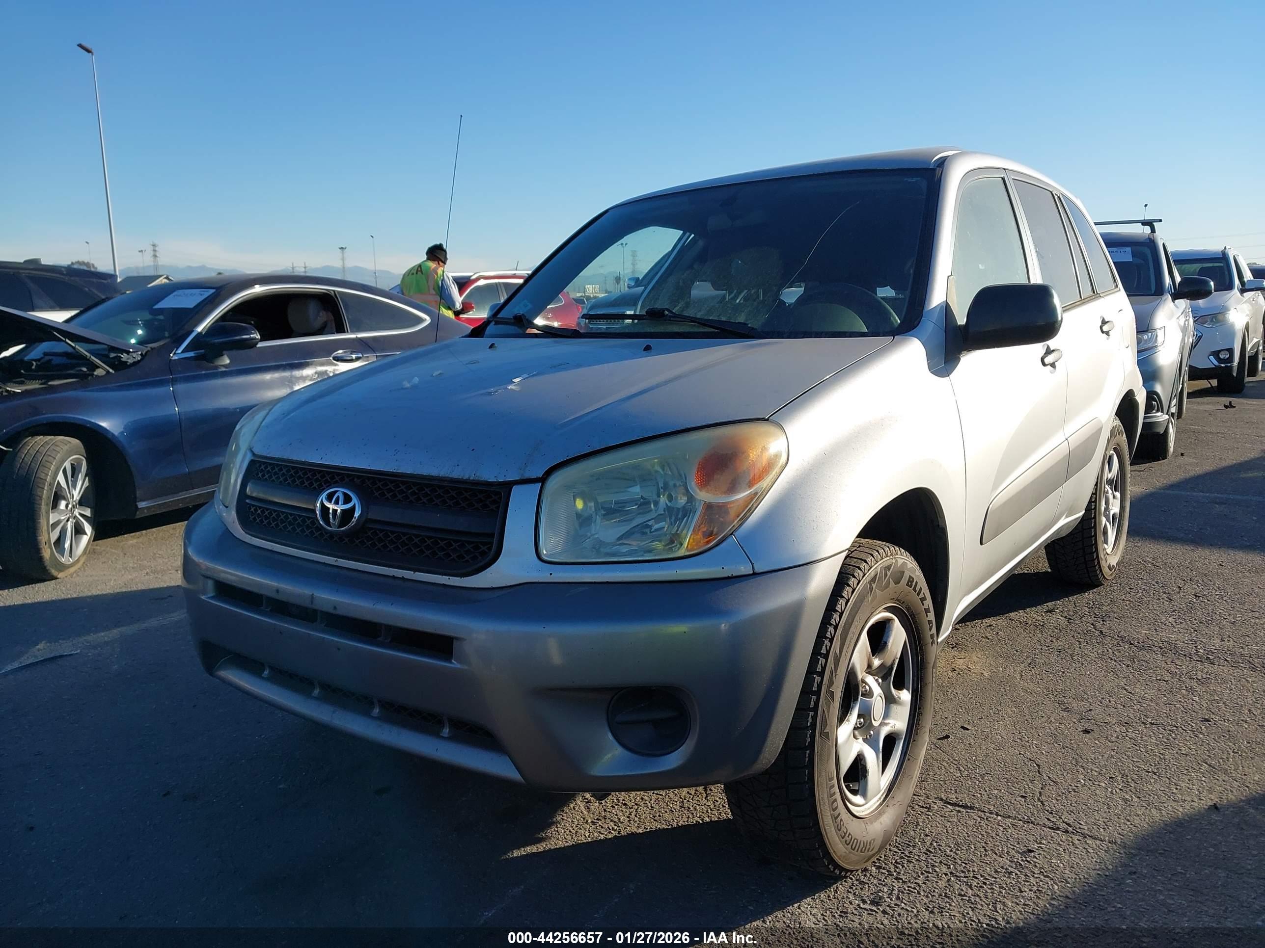 TOYOTA RAV4 image 2