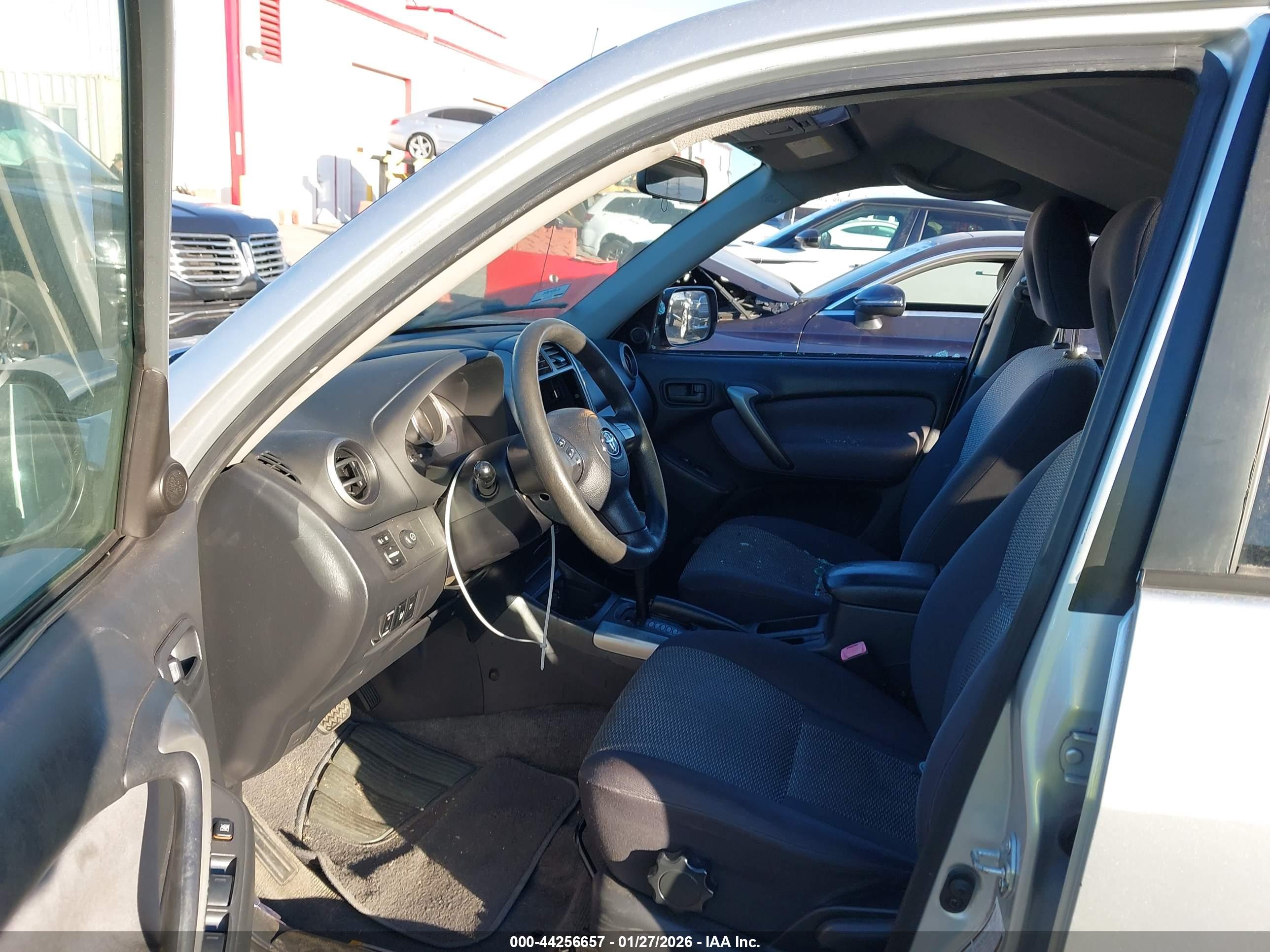 TOYOTA RAV4 image 5