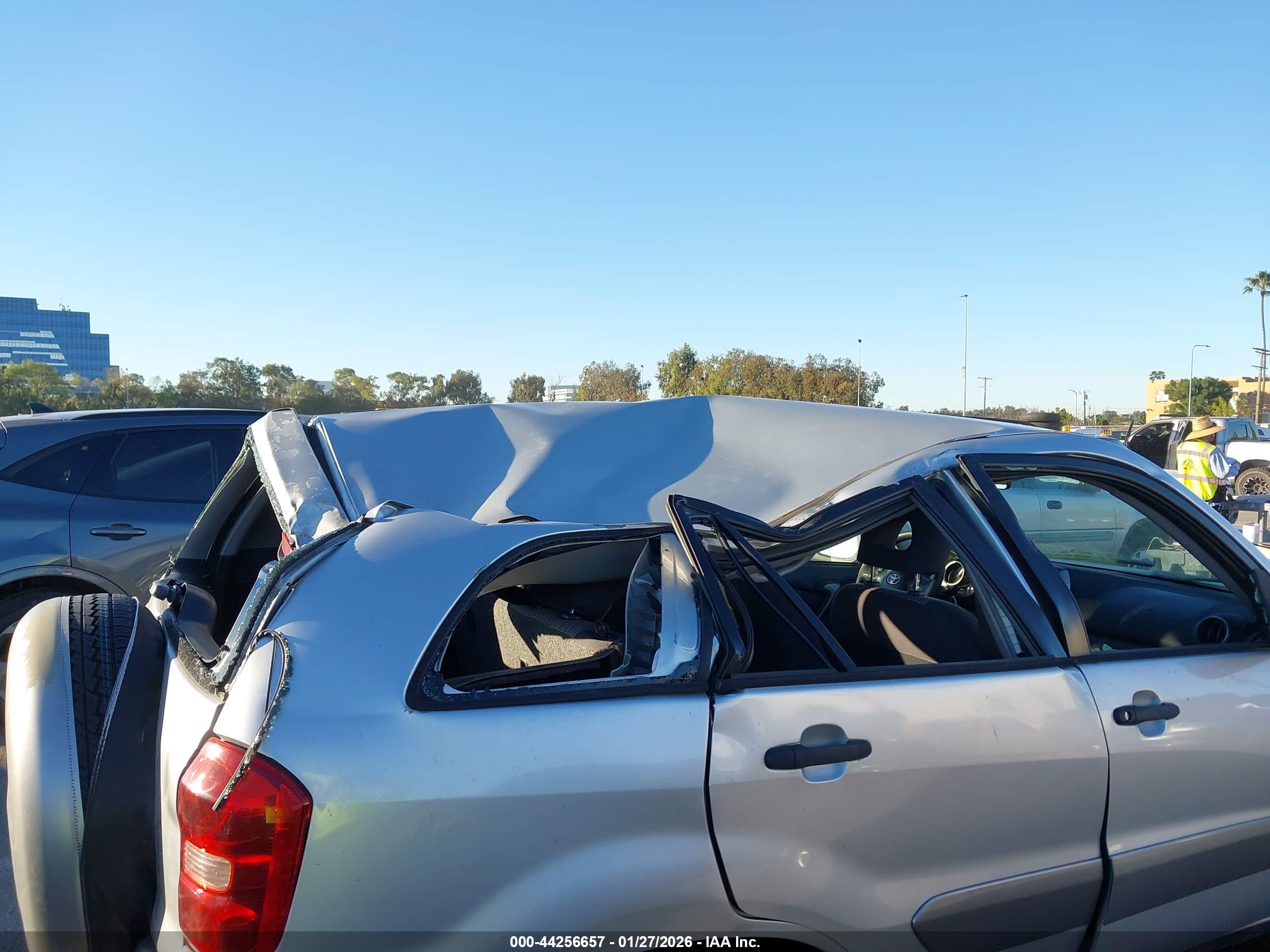 TOYOTA RAV4 image 6