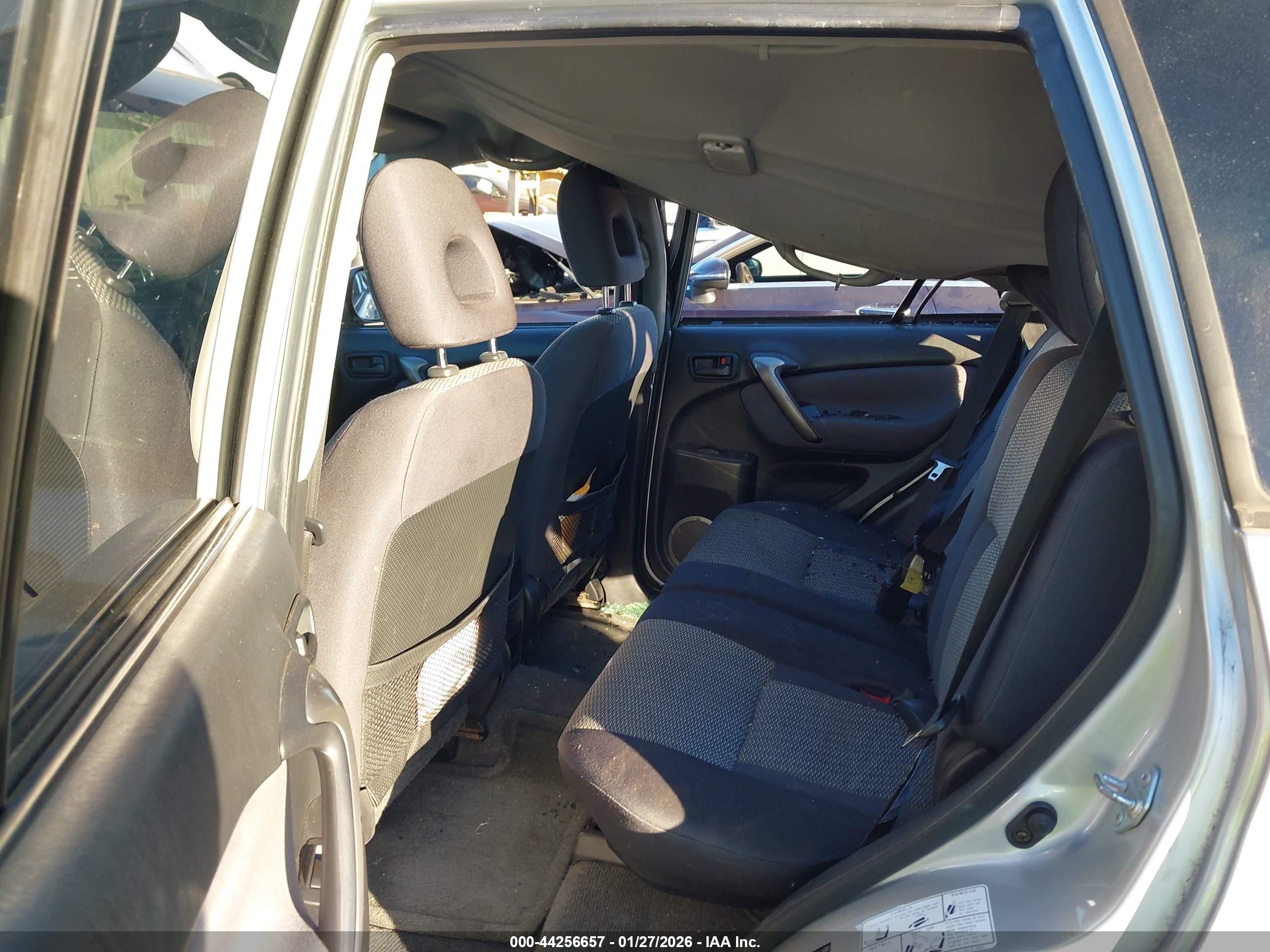TOYOTA RAV4 image 8