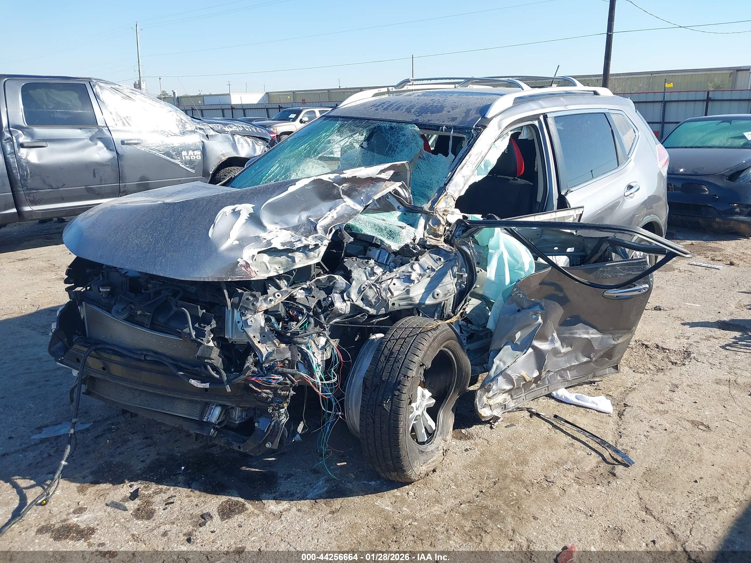 NISSAN ROGUE image 2