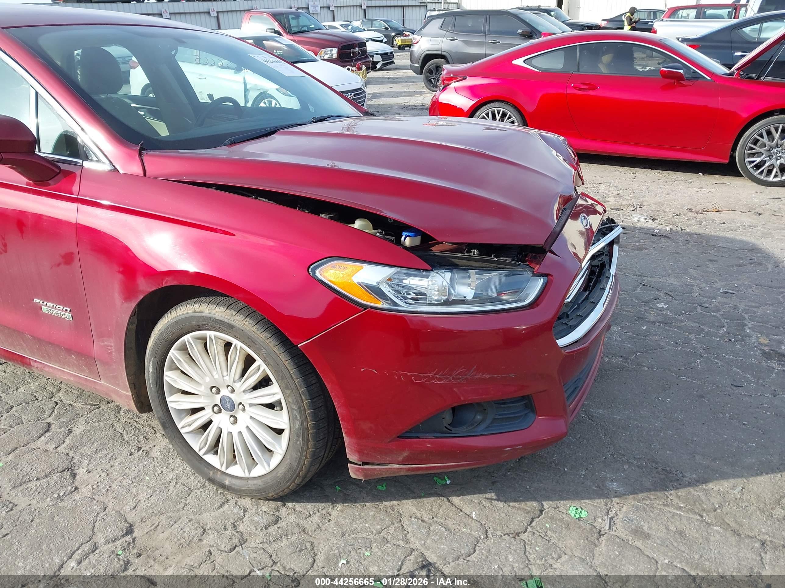 FORD FUSION image 6