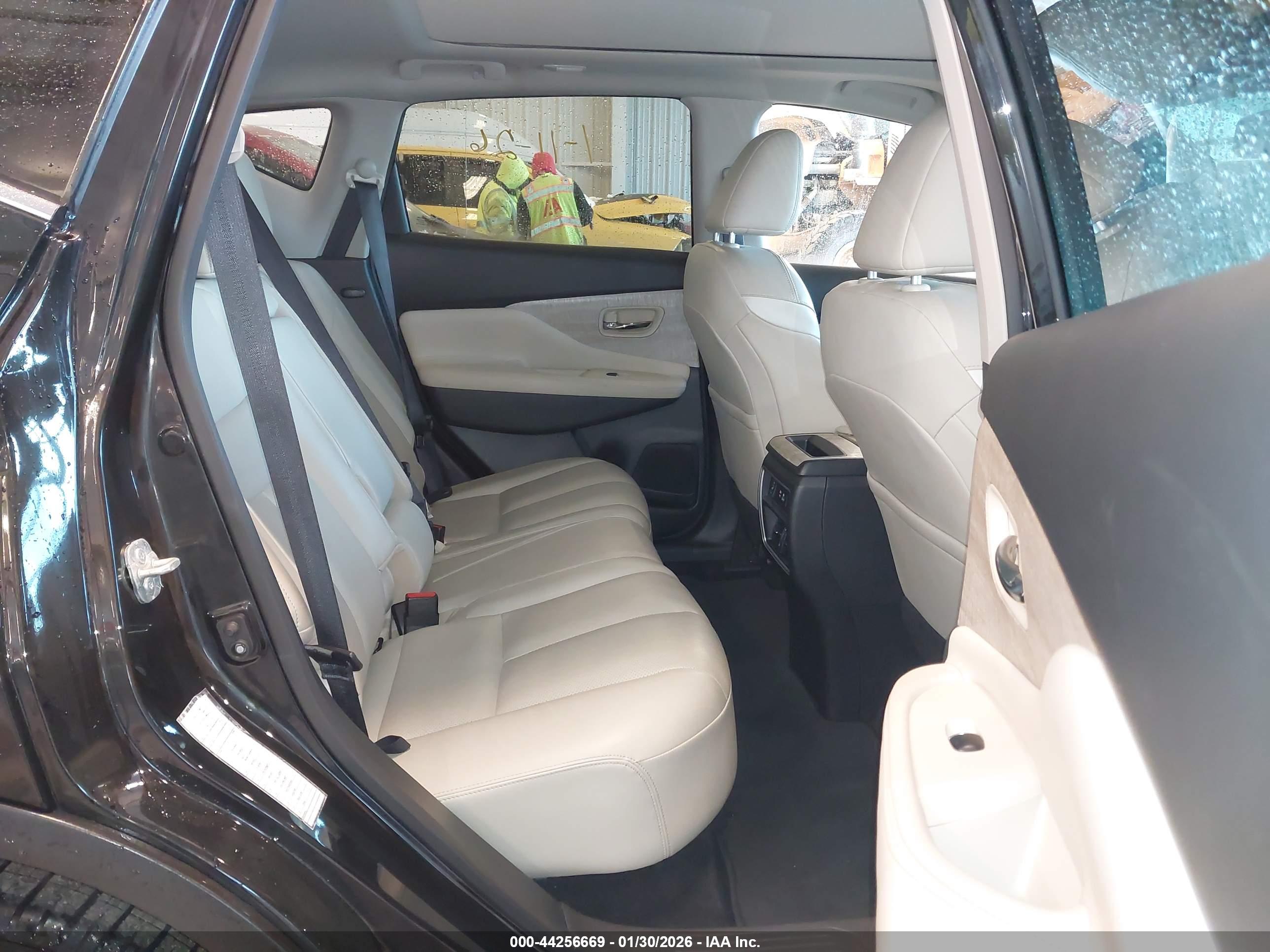 NISSAN MURANO image 8