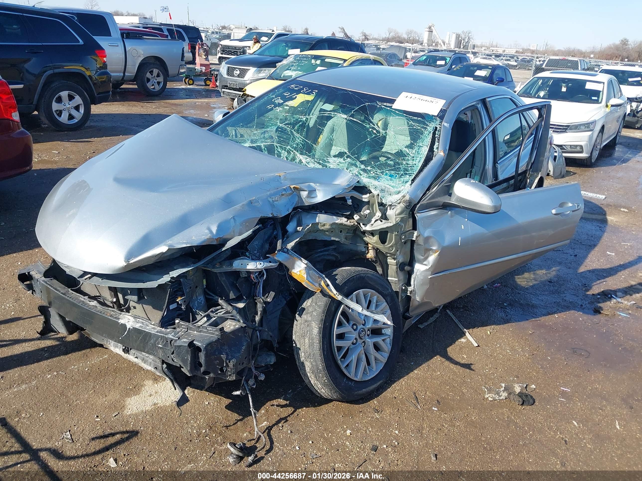 TOYOTA CAMRY image 2