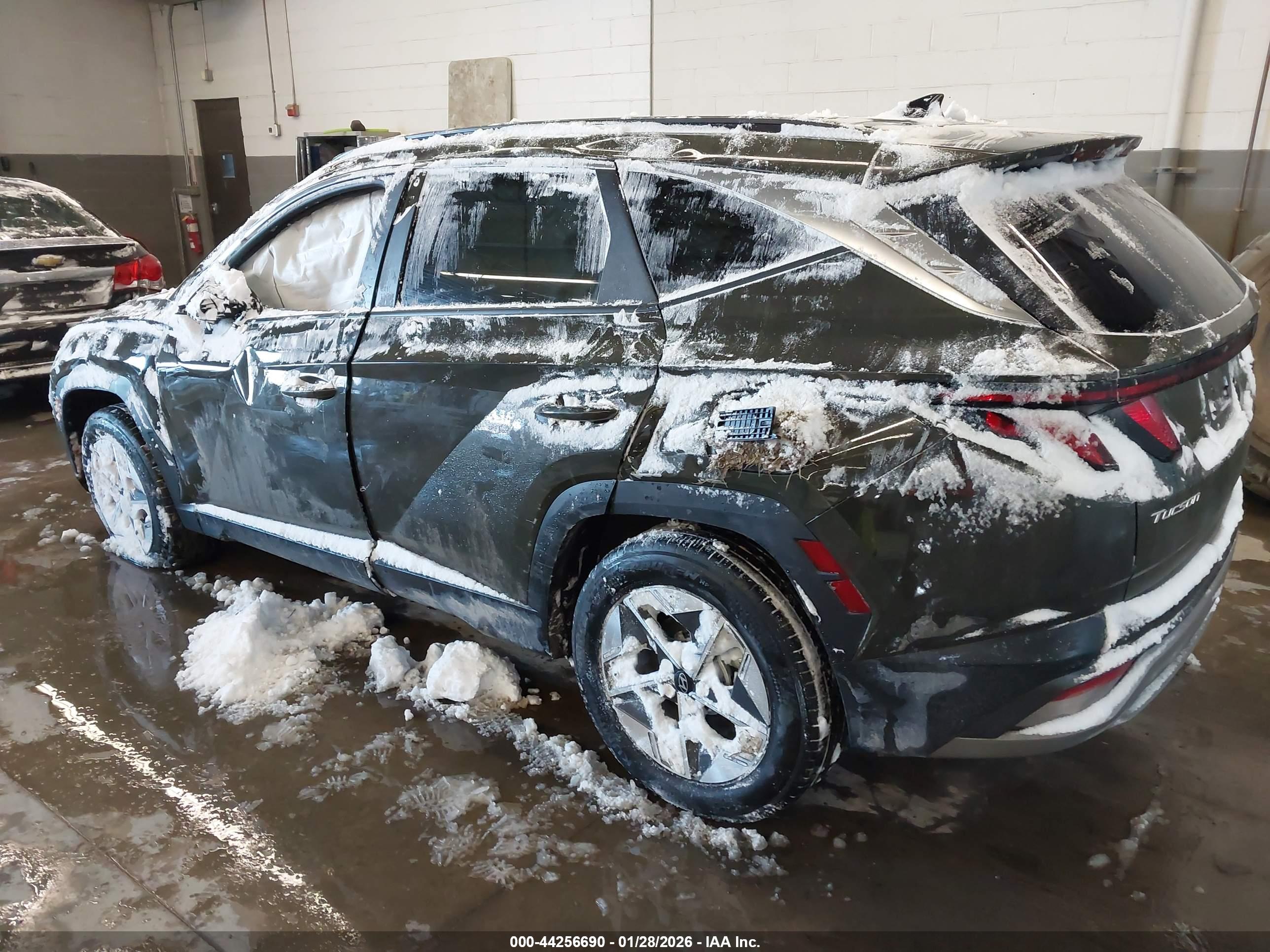 HYUNDAI TUCSON image 3