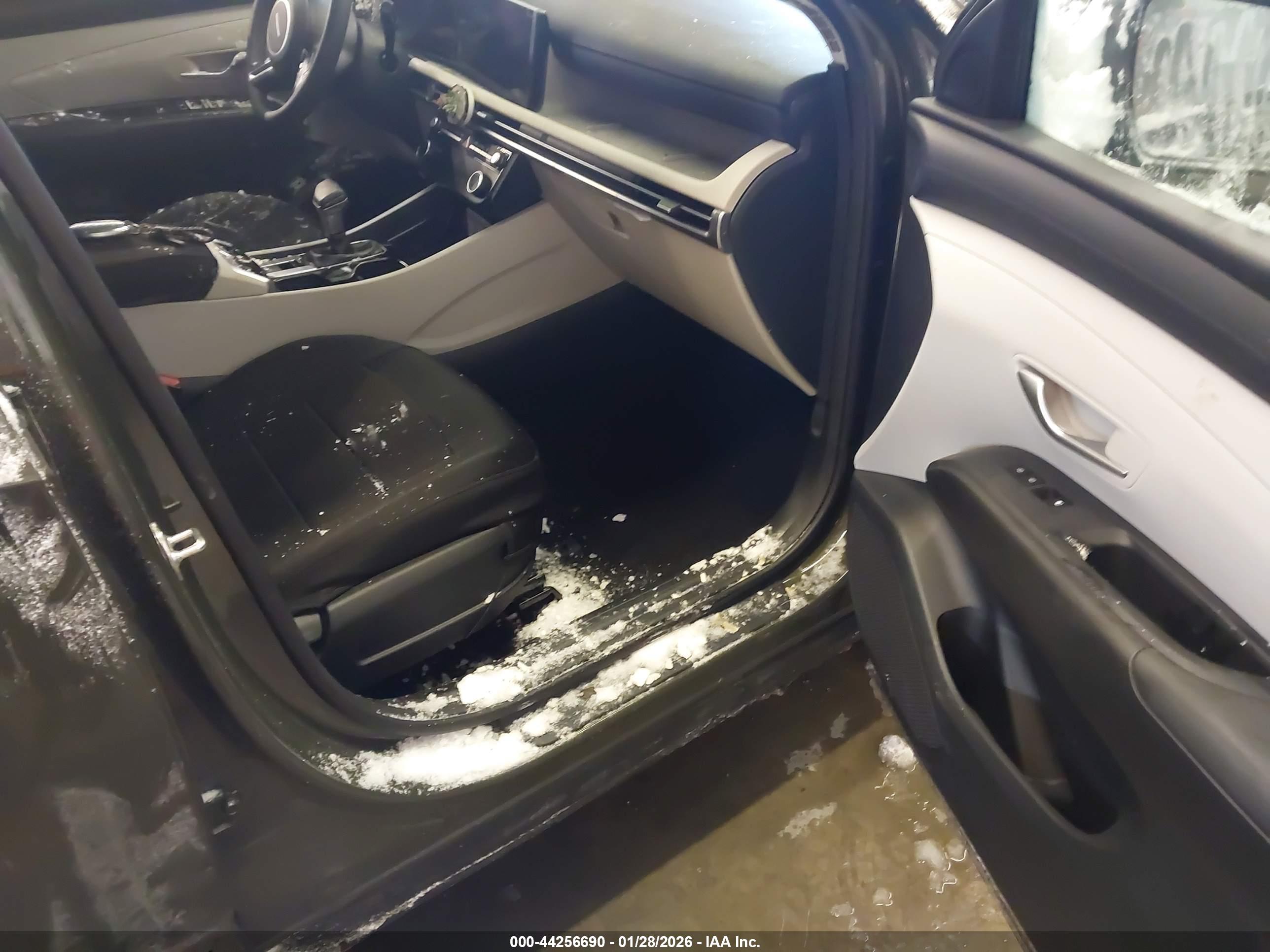 HYUNDAI TUCSON image 5
