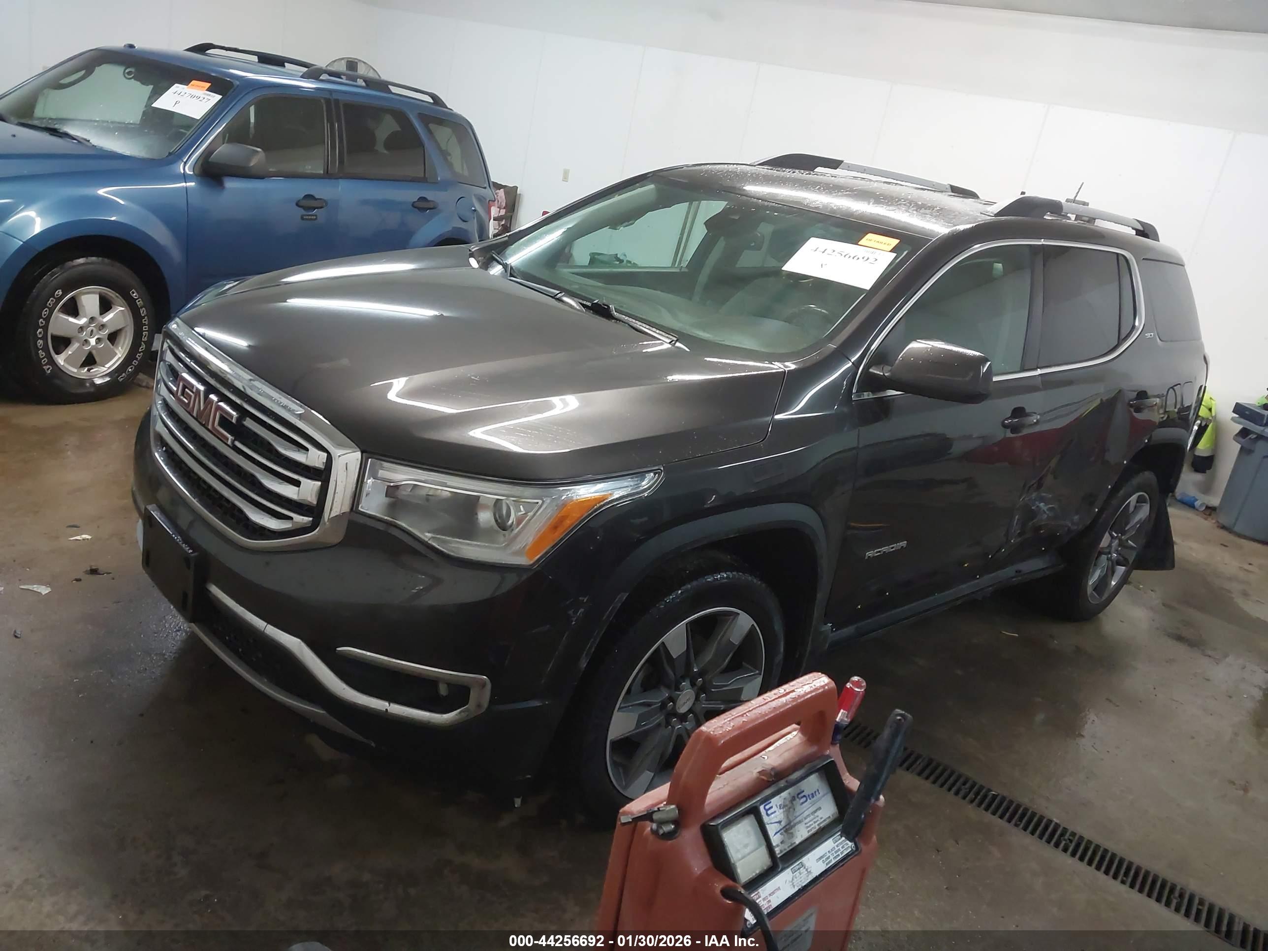 GMC ACADIA image 2