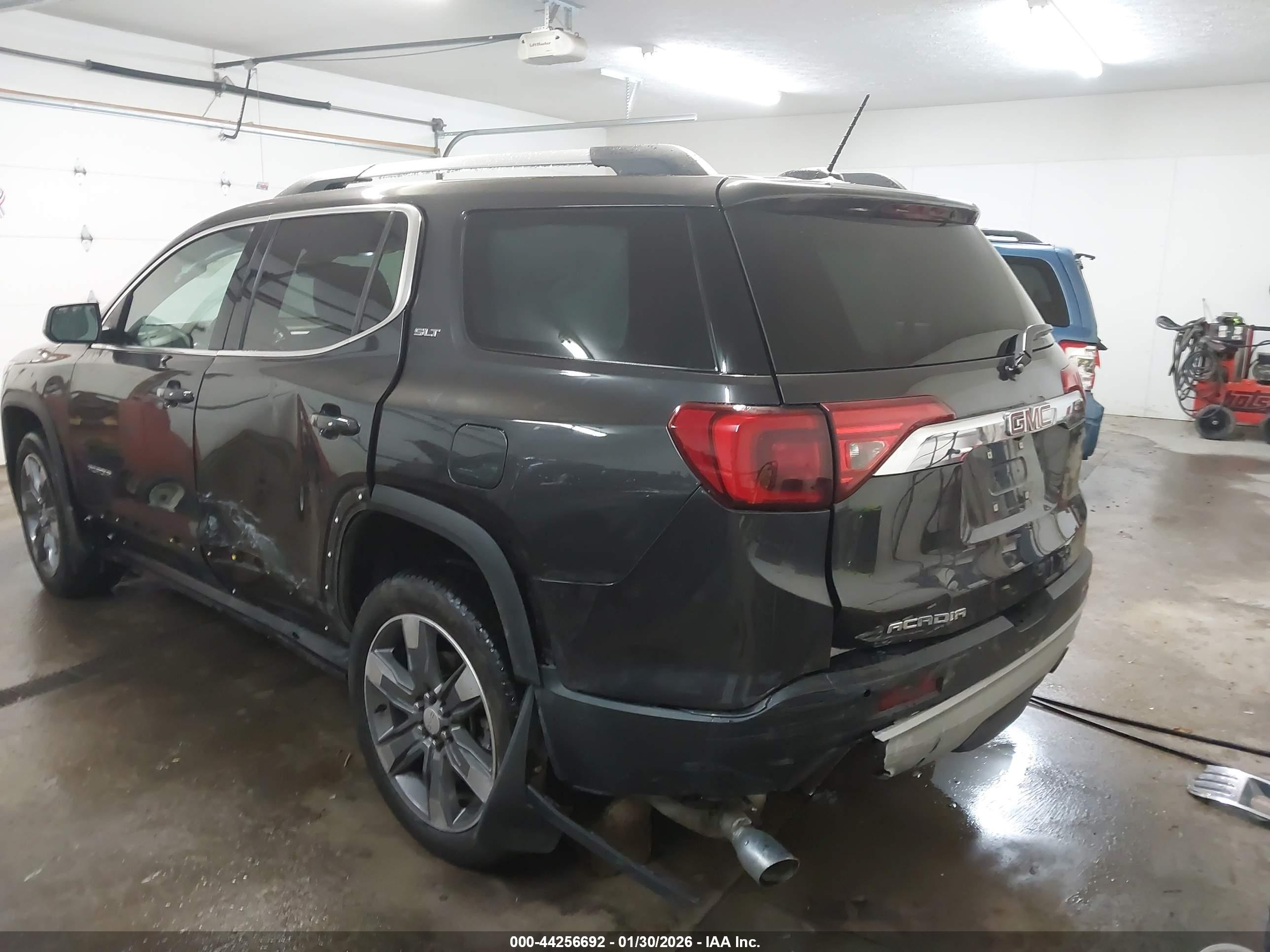 GMC ACADIA image 3