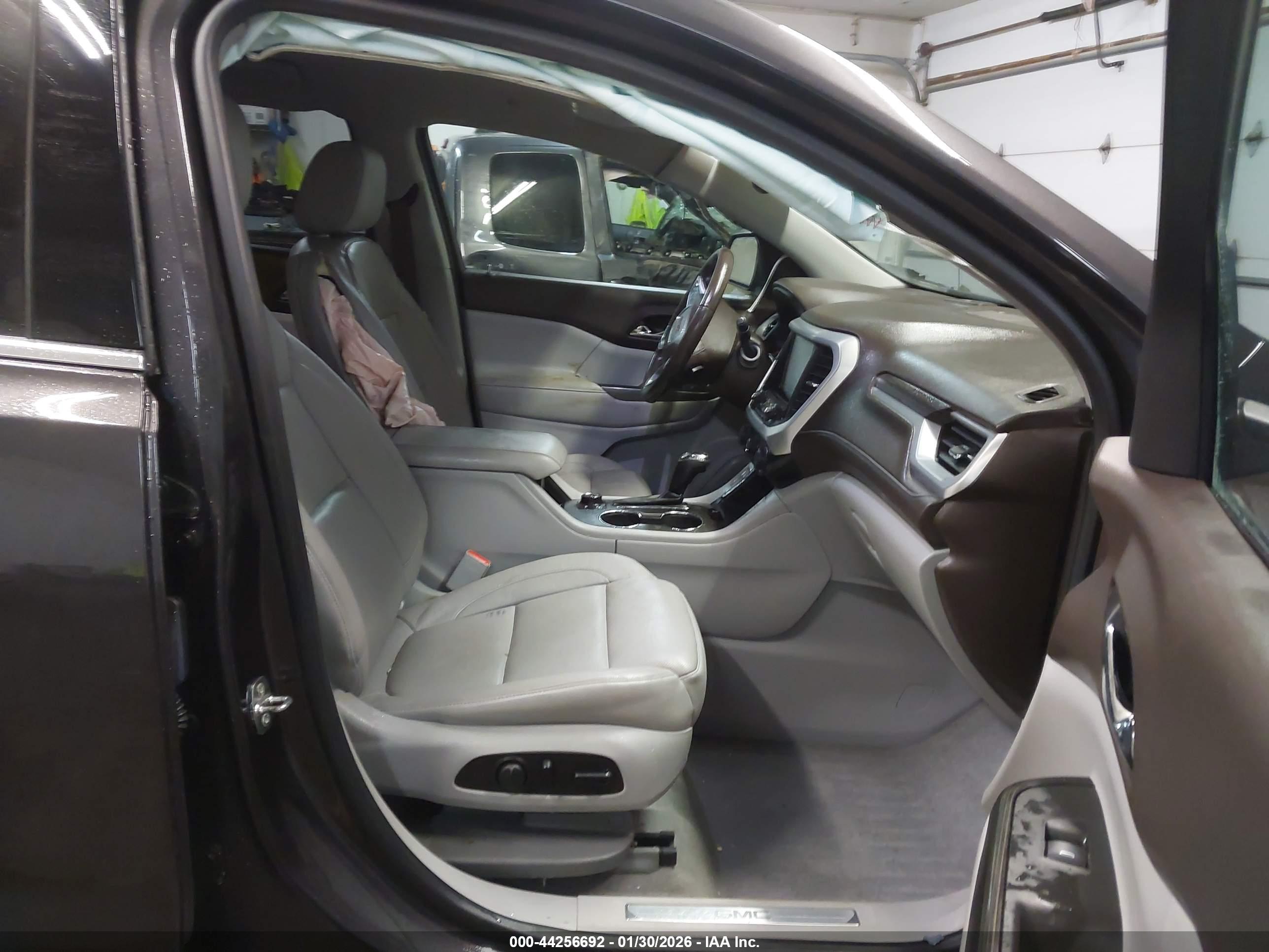 GMC ACADIA image 5