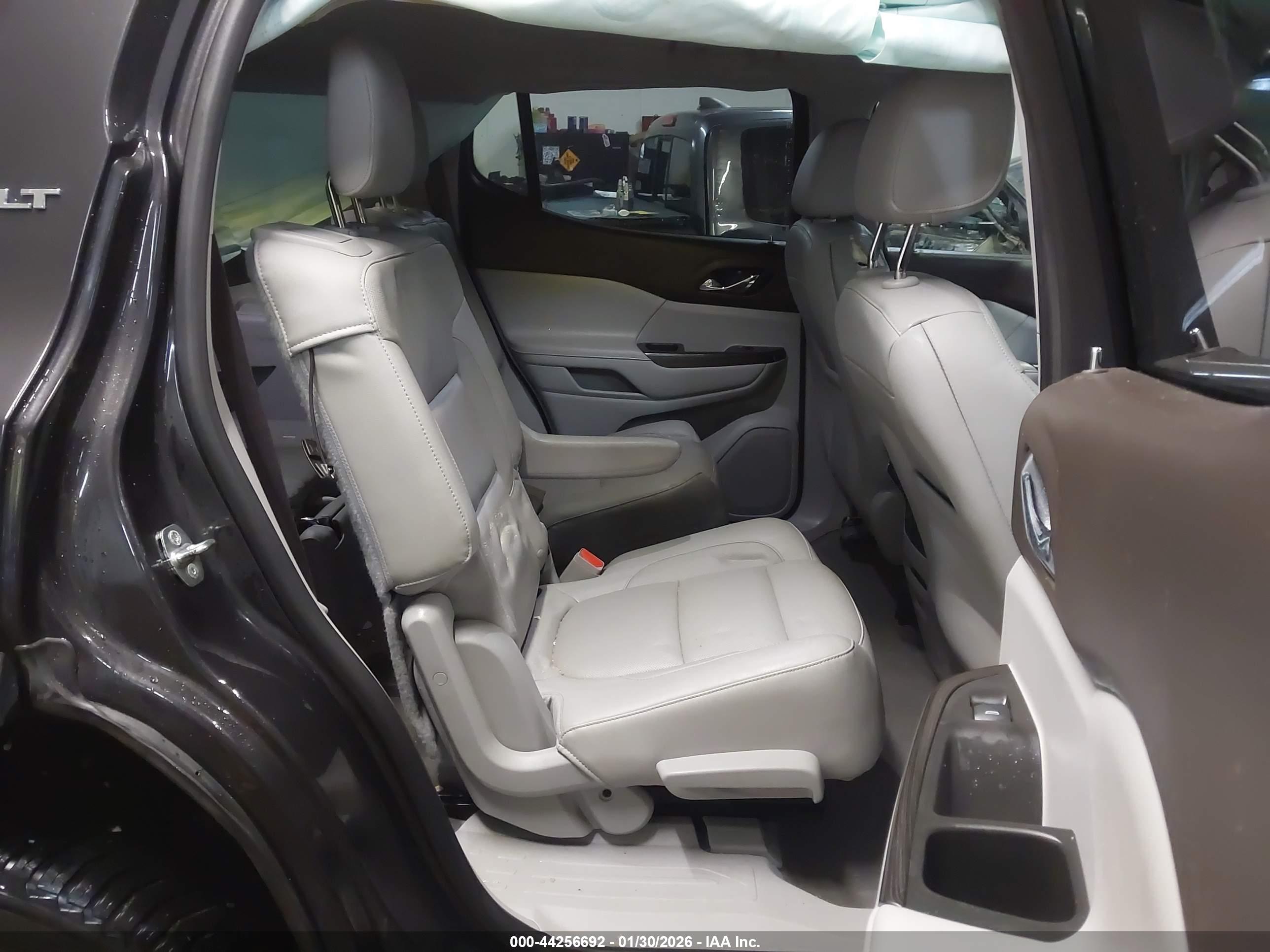 GMC ACADIA image 8