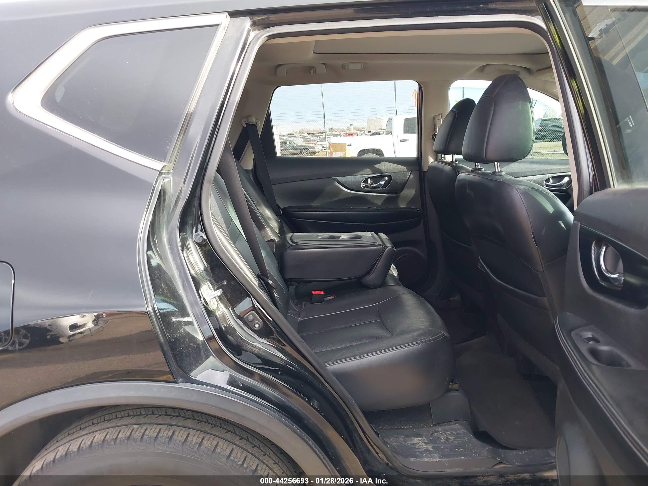 NISSAN ROGUE image 8