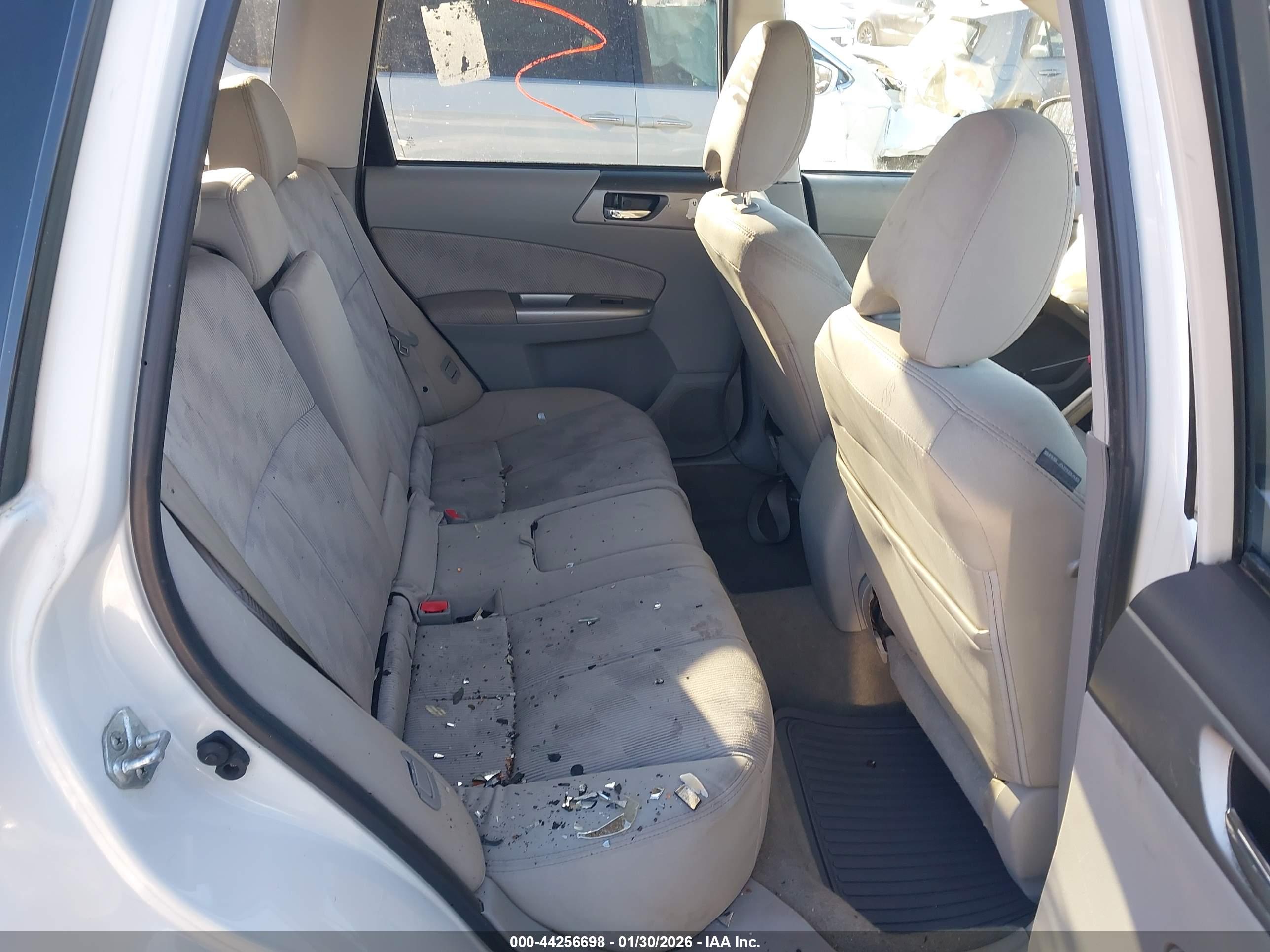 SUBARU FORESTER image 8
