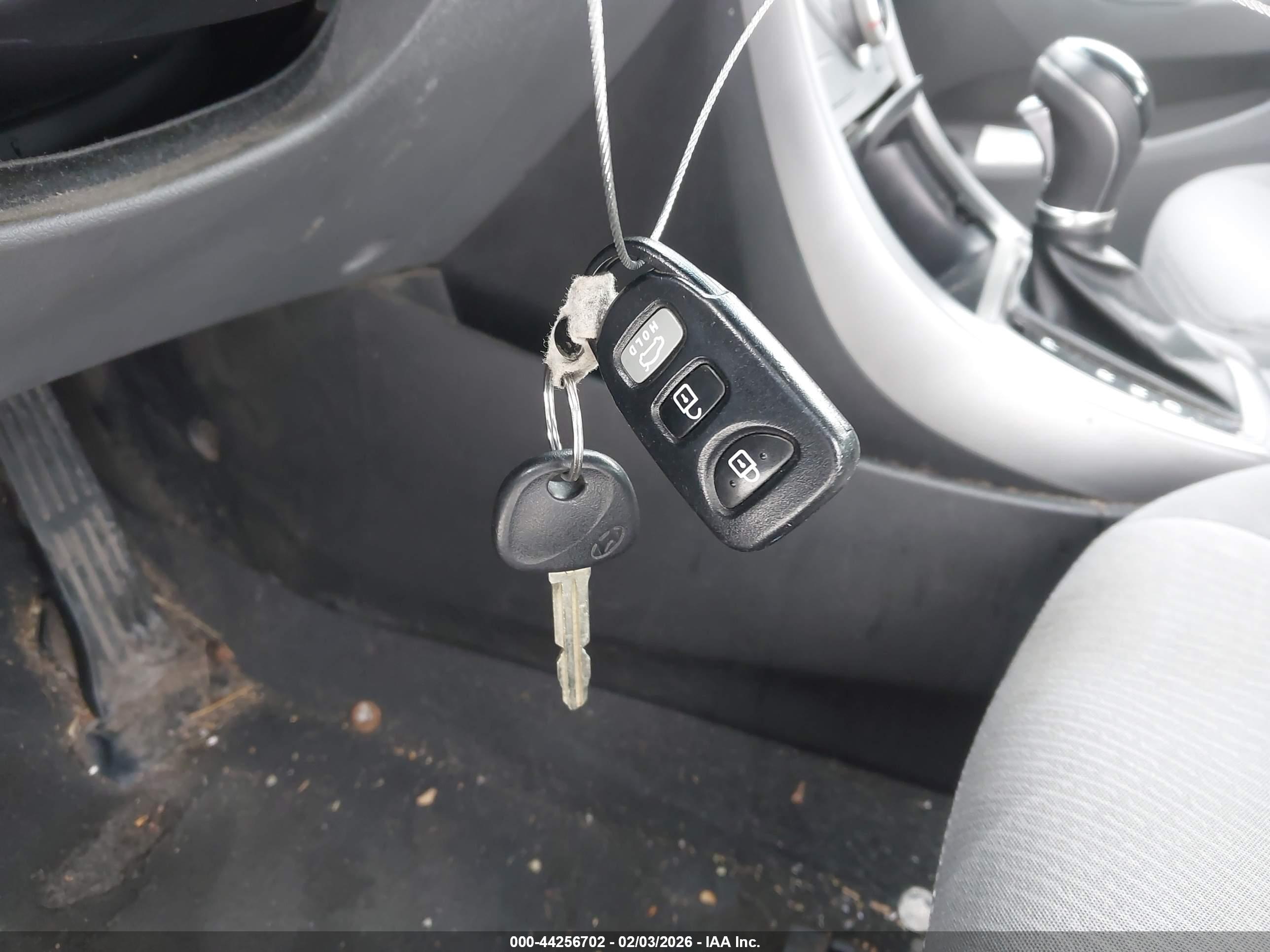 HYUNDAI ELANTRA image 11