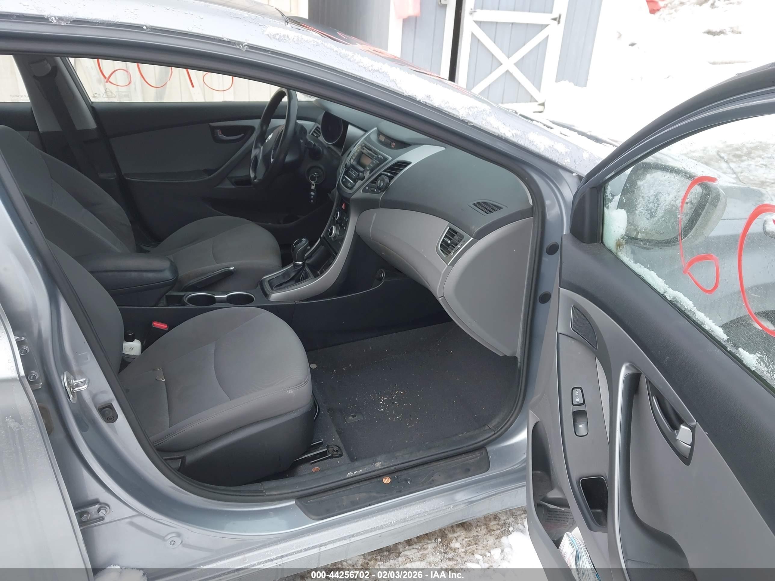 HYUNDAI ELANTRA image 5