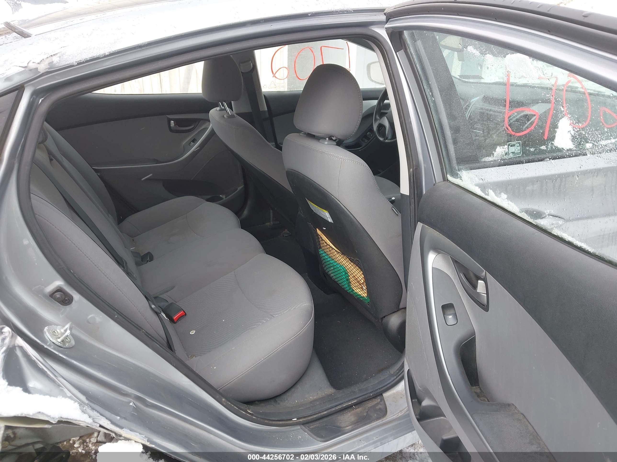 HYUNDAI ELANTRA image 8
