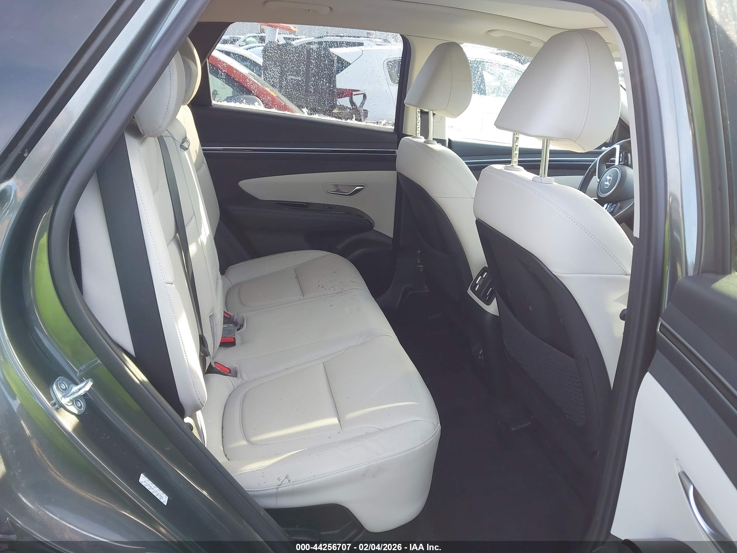 HYUNDAI TUCSON image 8